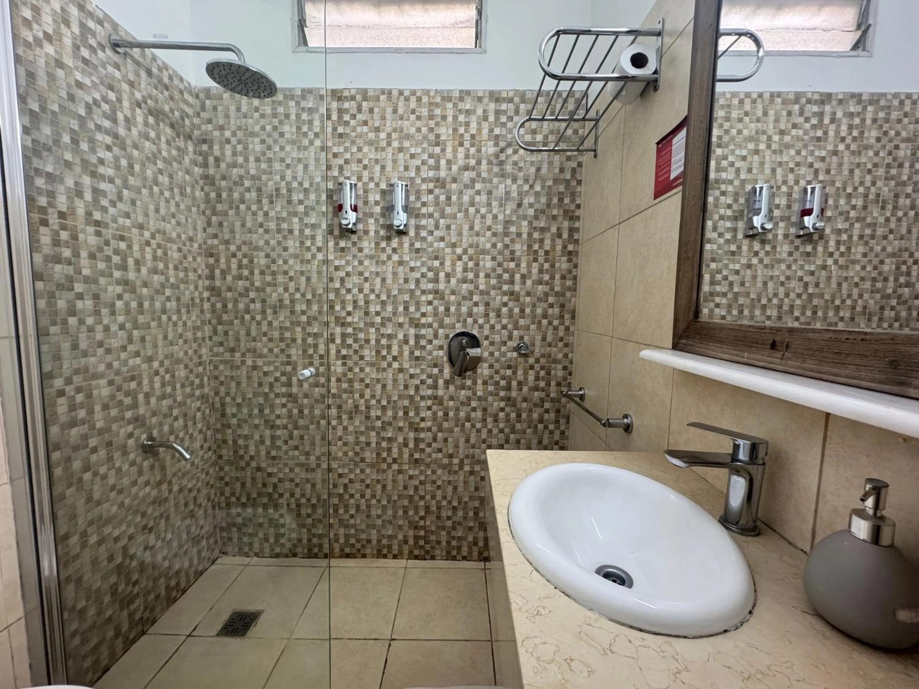 Shower in Hotel Lyon by MH