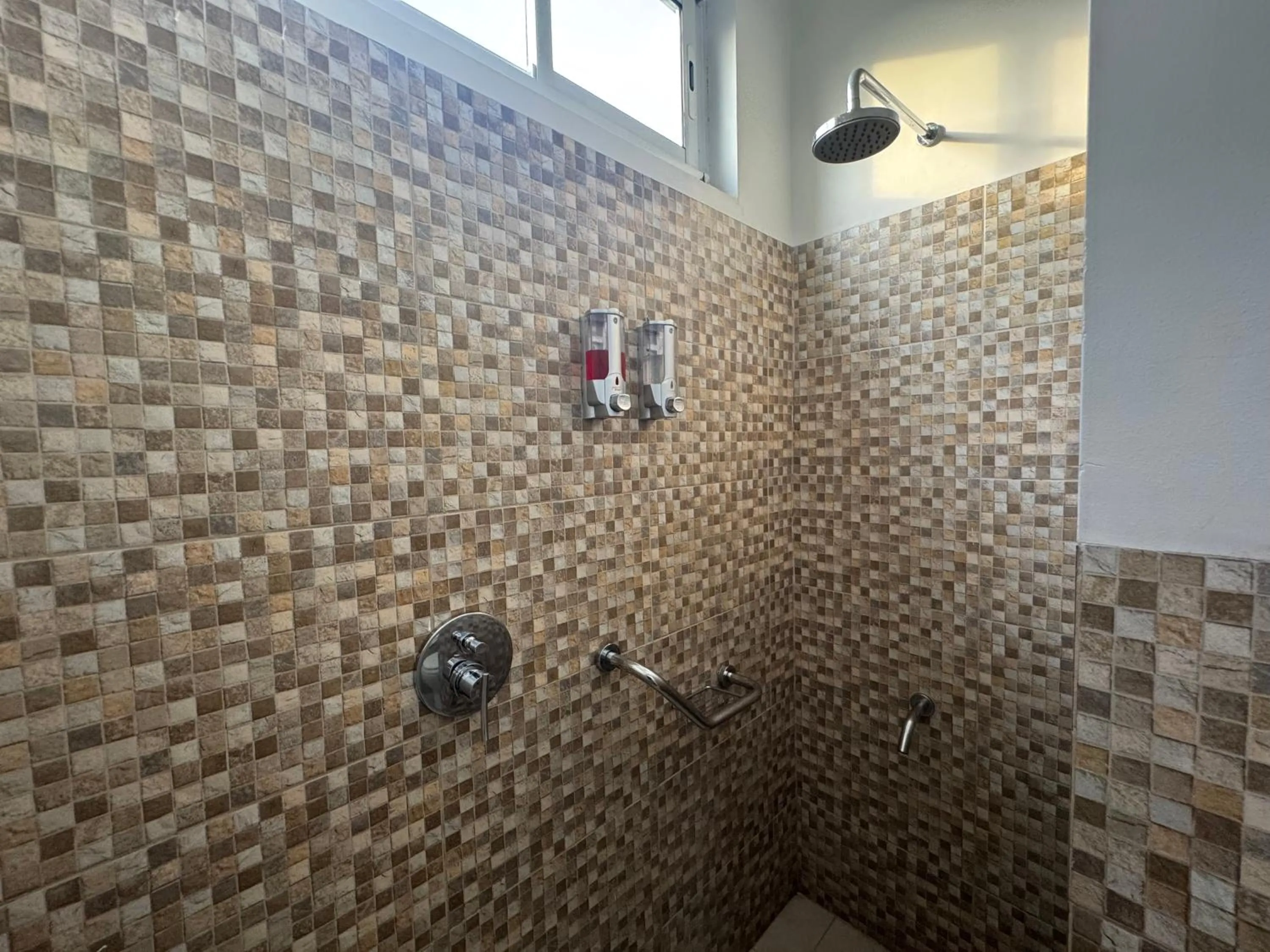 Shower in Hotel Lyon by MH