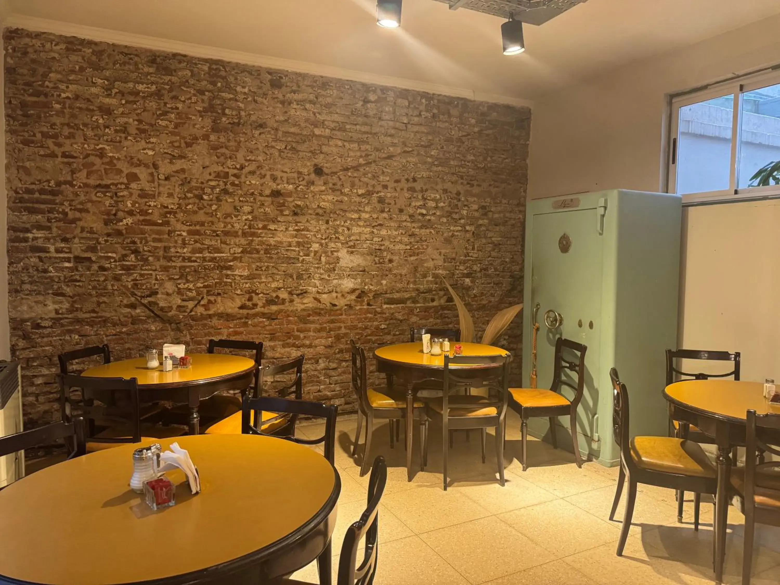 Restaurant/places to eat in Hotel Lyon by MH Restaurant/places to eat in Hotel Lyon by MH