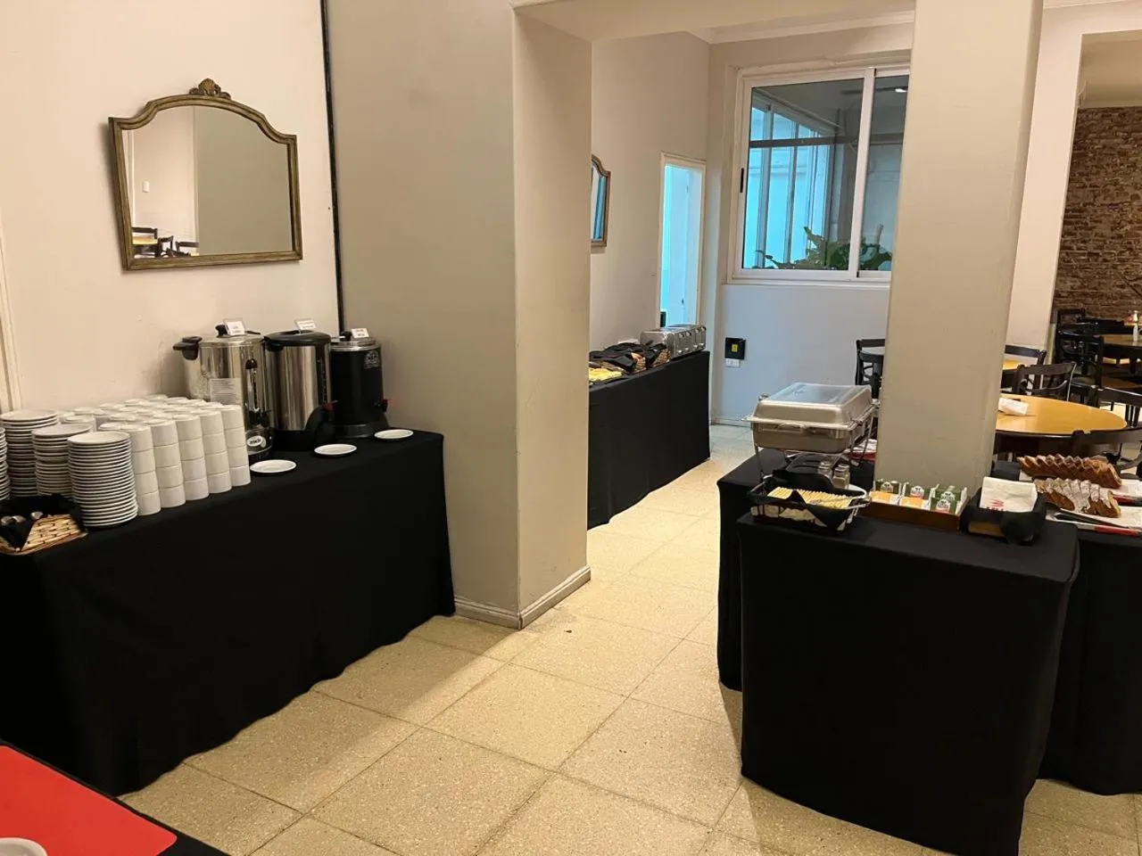 Food and drinks in Hotel Lyon by MH