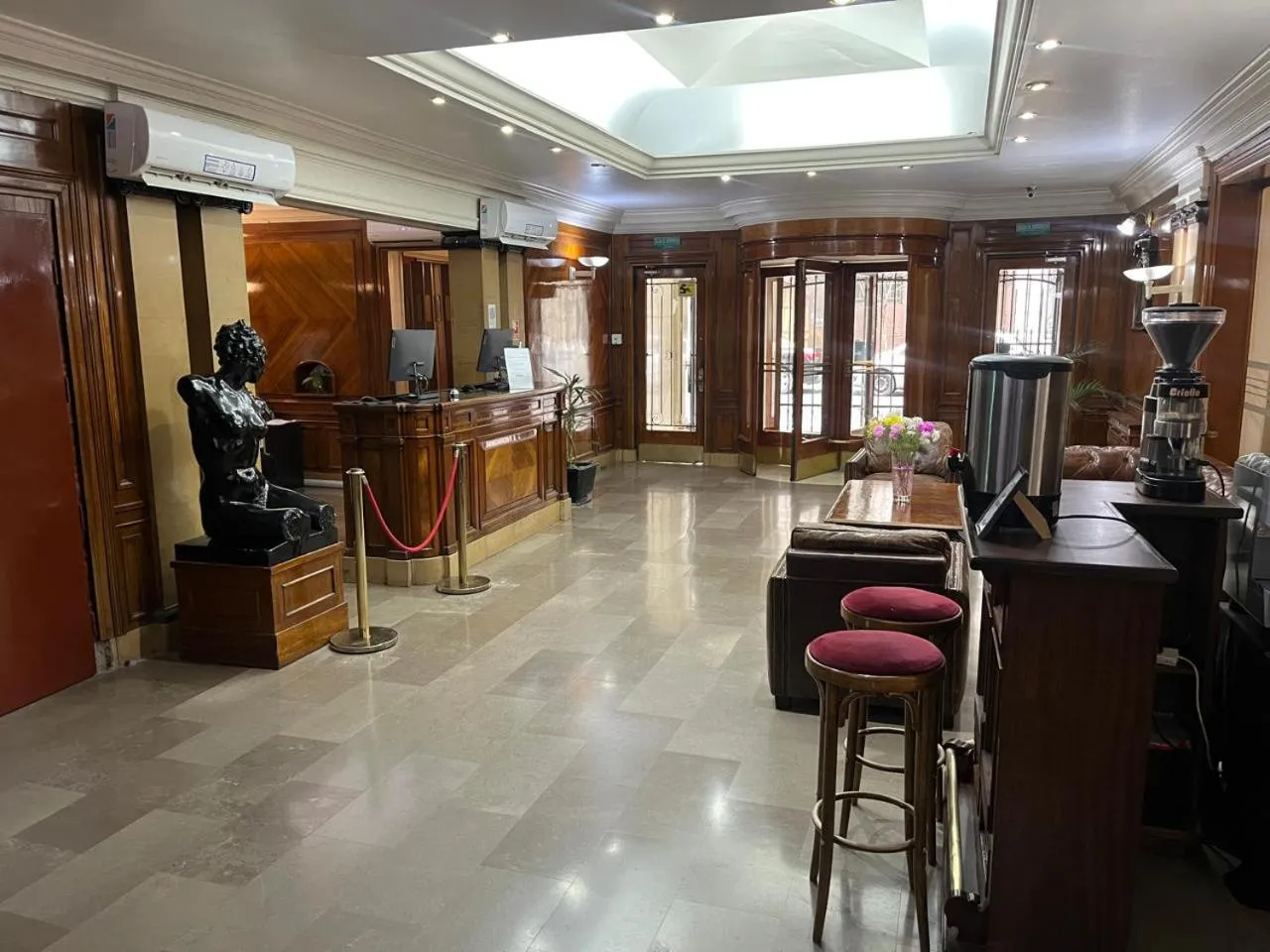 Lobby or reception in Hotel Lyon by MH