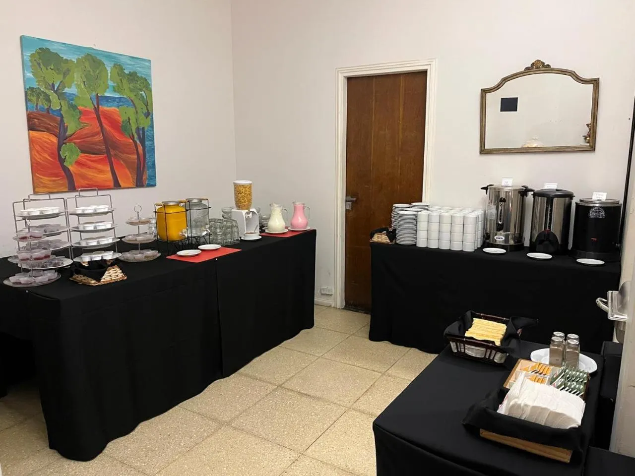 Food and drinks in Hotel Lyon by MH