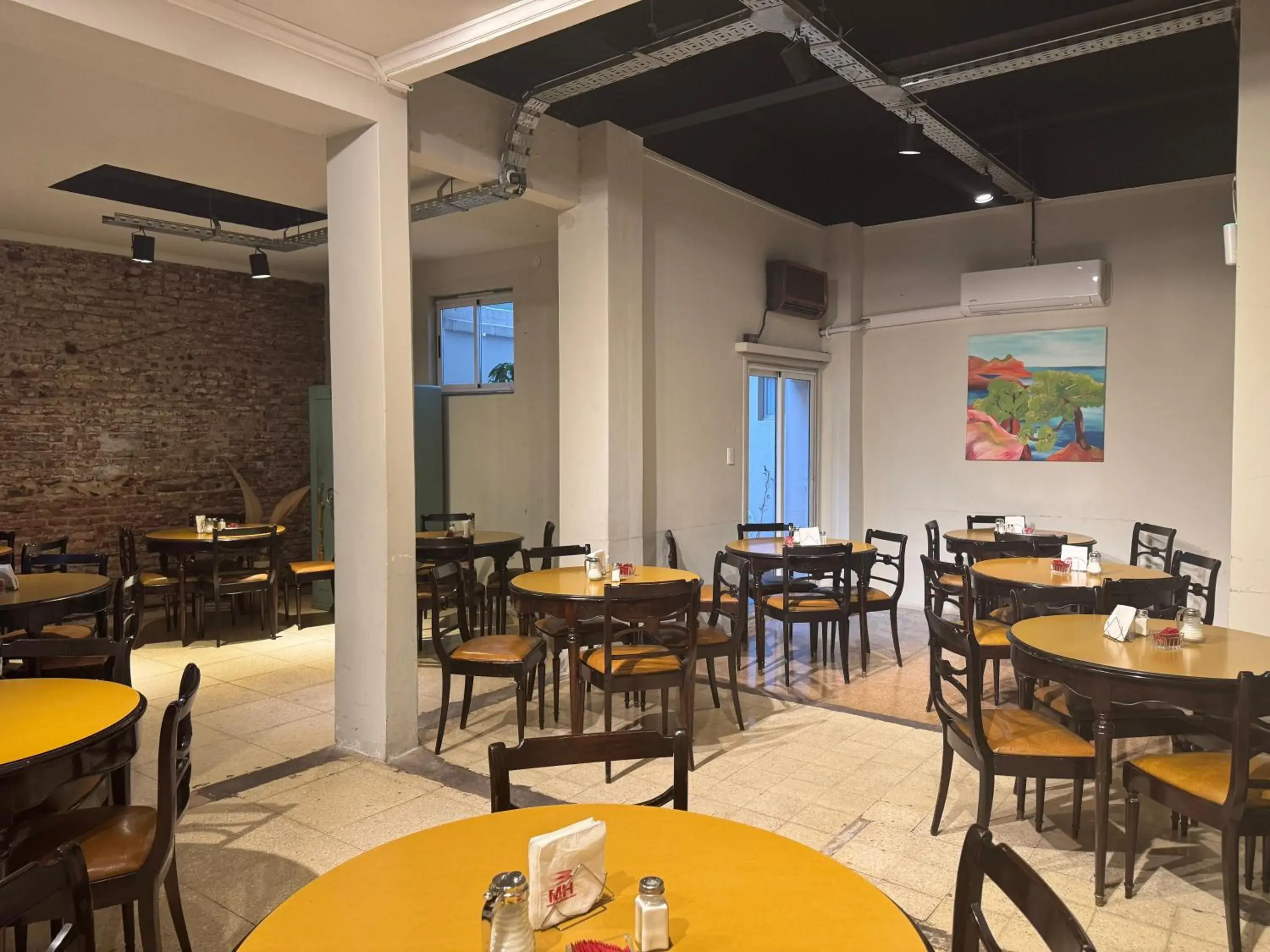 Restaurant/places to eat in Hotel Lyon by MH Restaurant/places to eat in Hotel Lyon by MH