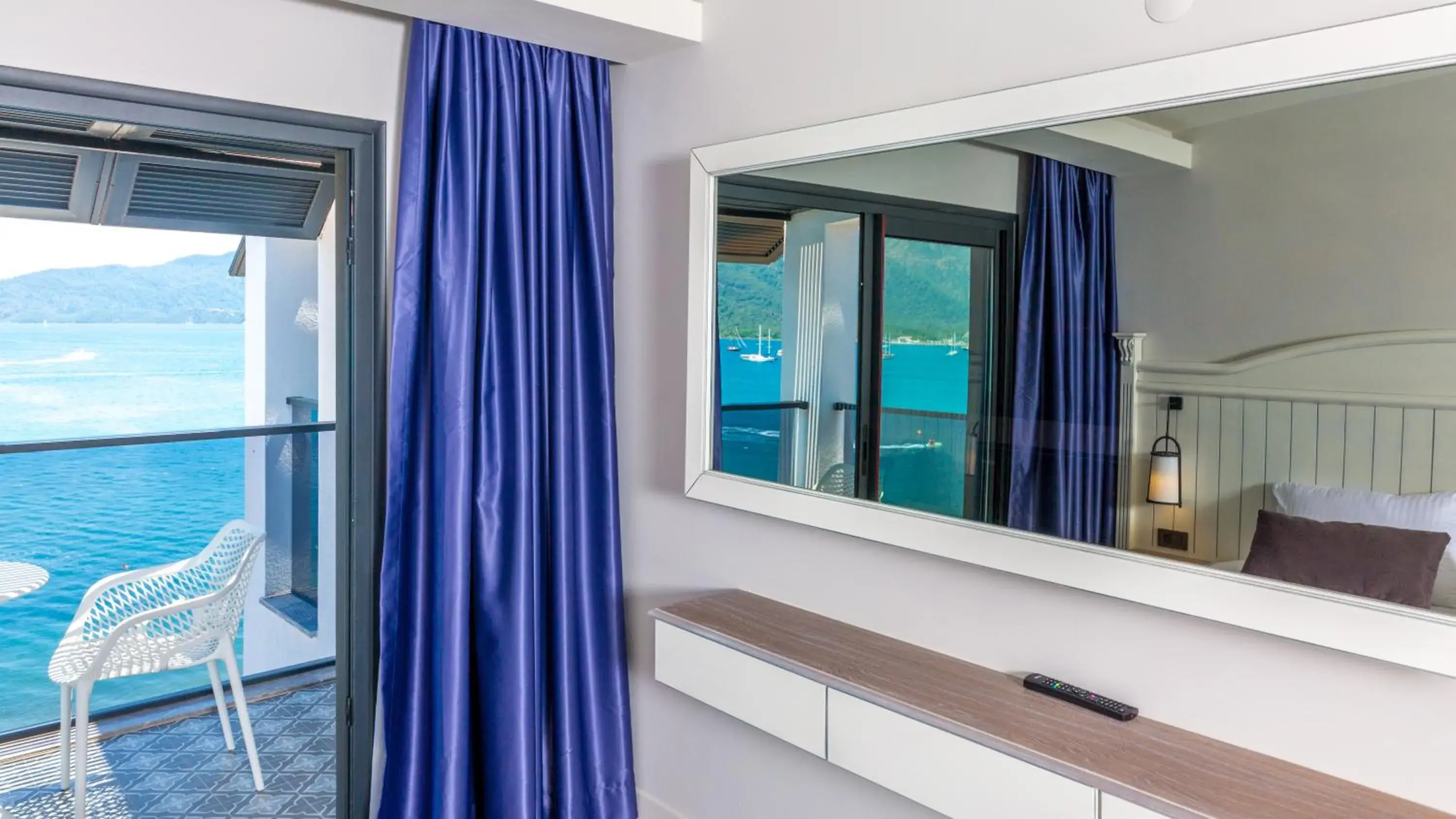 Deluxe Double Room with Sea View in Marmaris Beach Hotel Deluxe Double Room with Sea View in Marmaris Beach Hotel