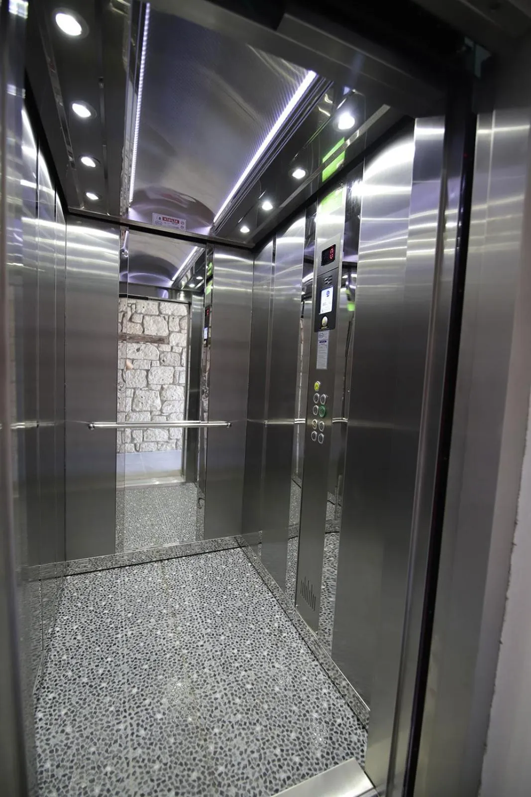 elevator in Bademli Konak Otel