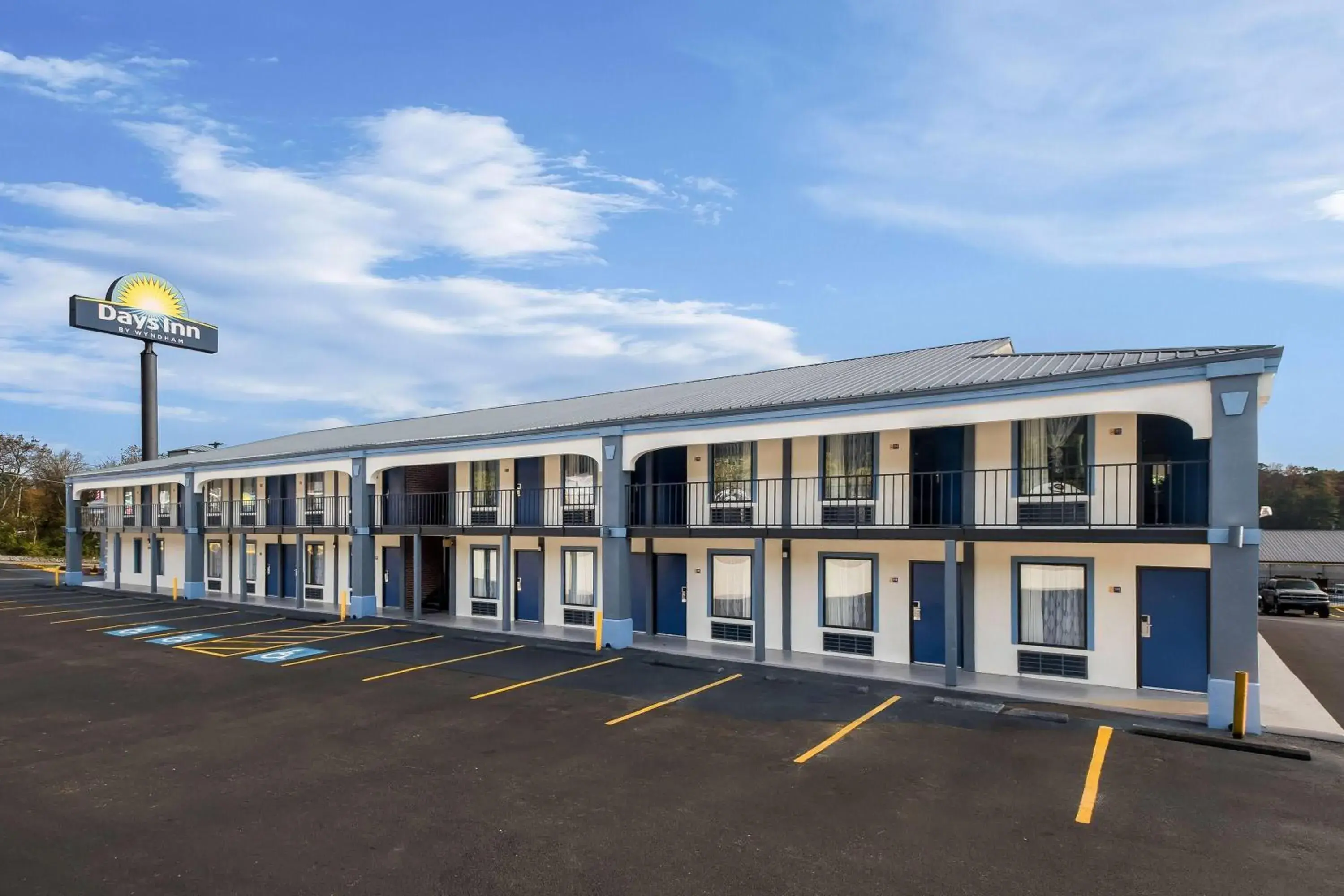 Property building in Days Inn by Wyndham Cleveland TN Property building in Days Inn by Wyndham Cleveland TN