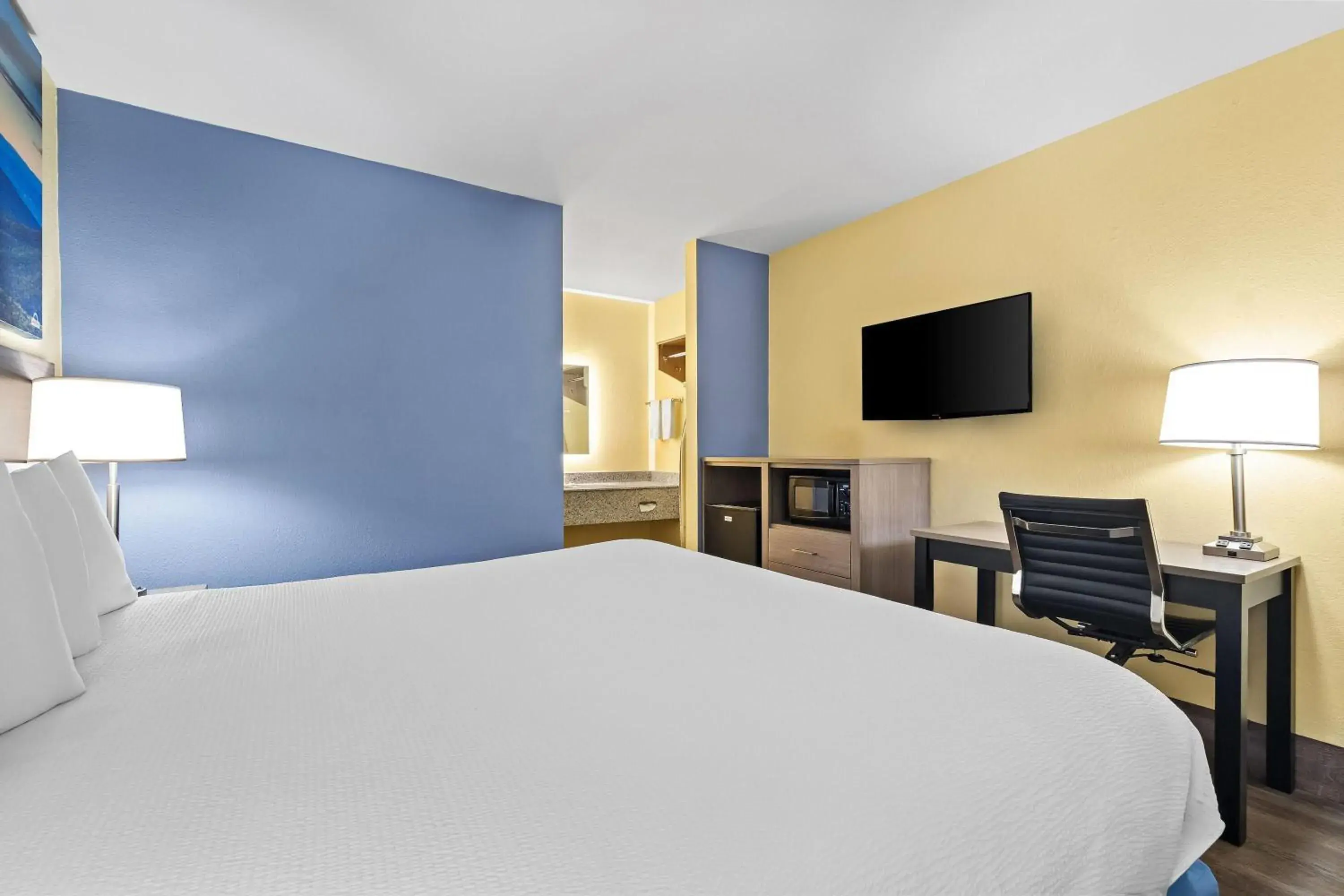 Bed in Days Inn by Wyndham Cleveland TN Bed in Days Inn by Wyndham Cleveland TN