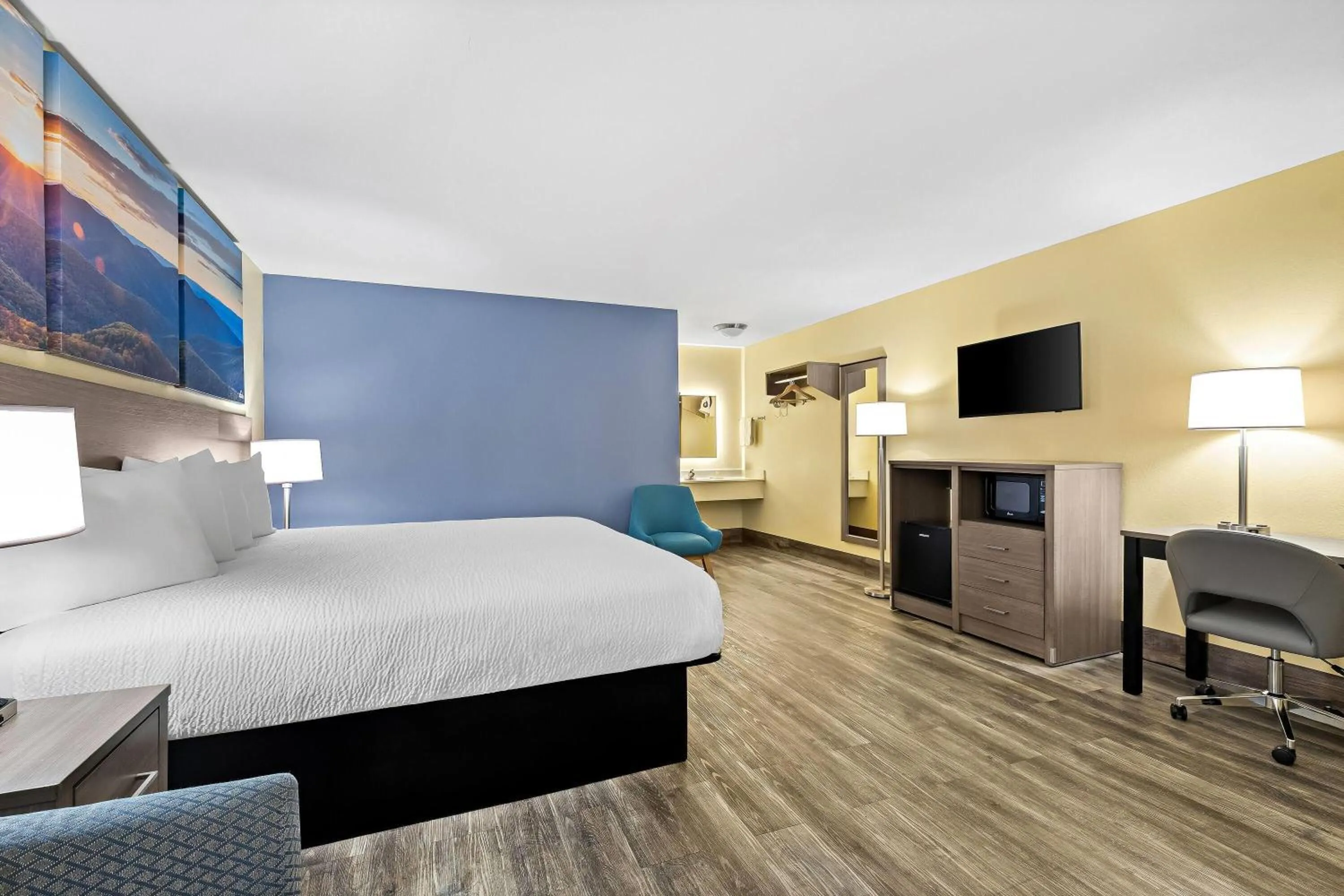 Photo of the whole room, Bed in Days Inn by Wyndham Cleveland TN