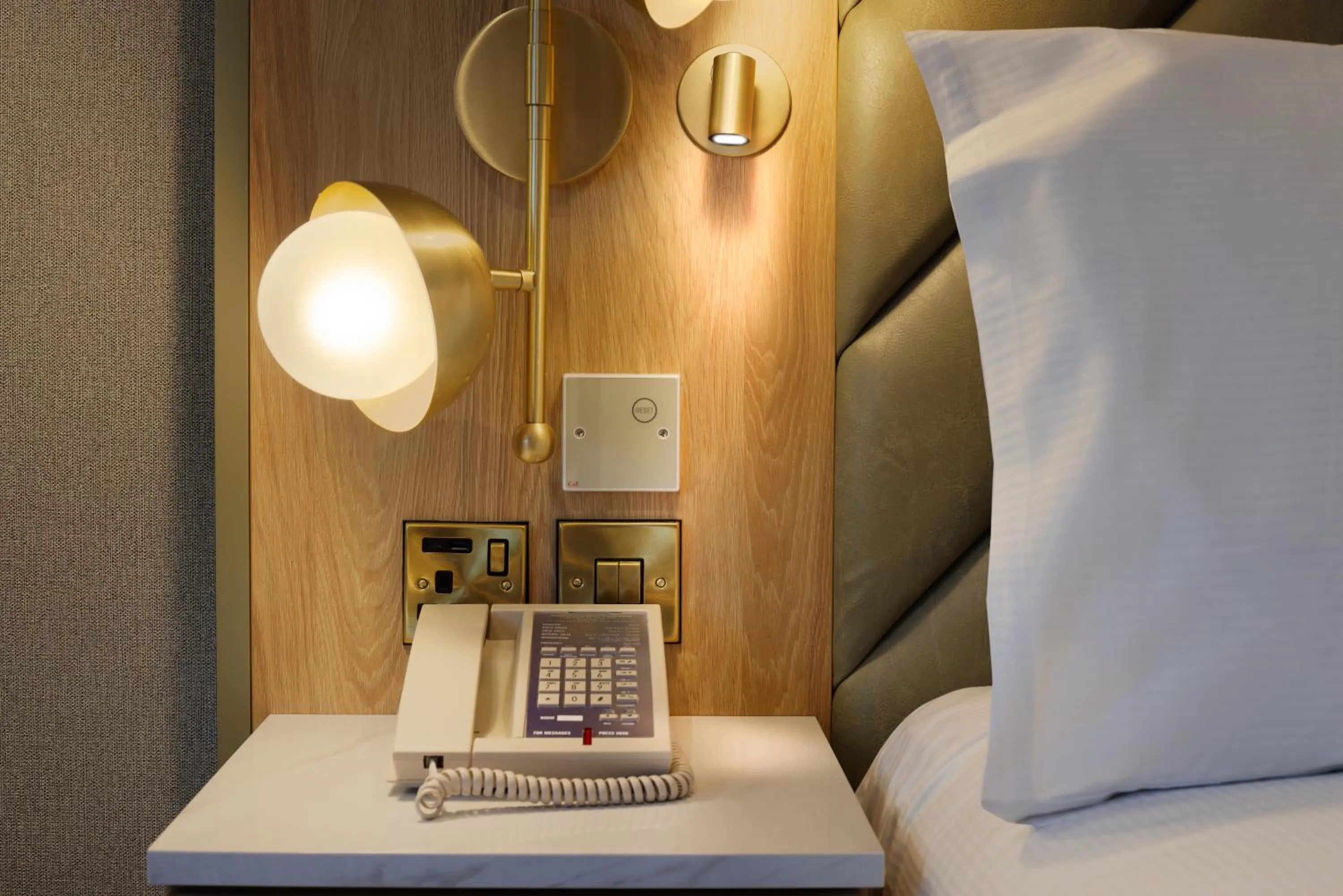 Bed in DoubleTree by Hilton Bristol North