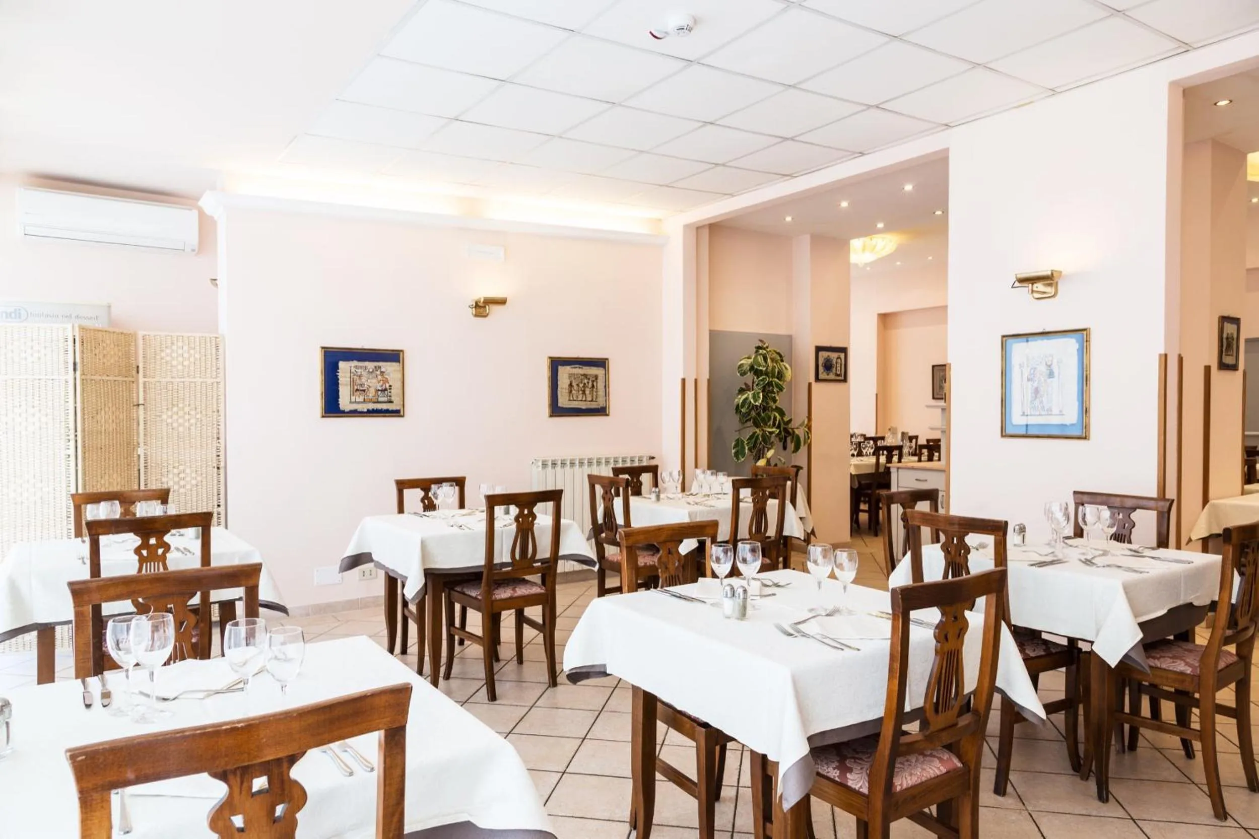 Restaurant/places to eat in Hotel Ambasciatori