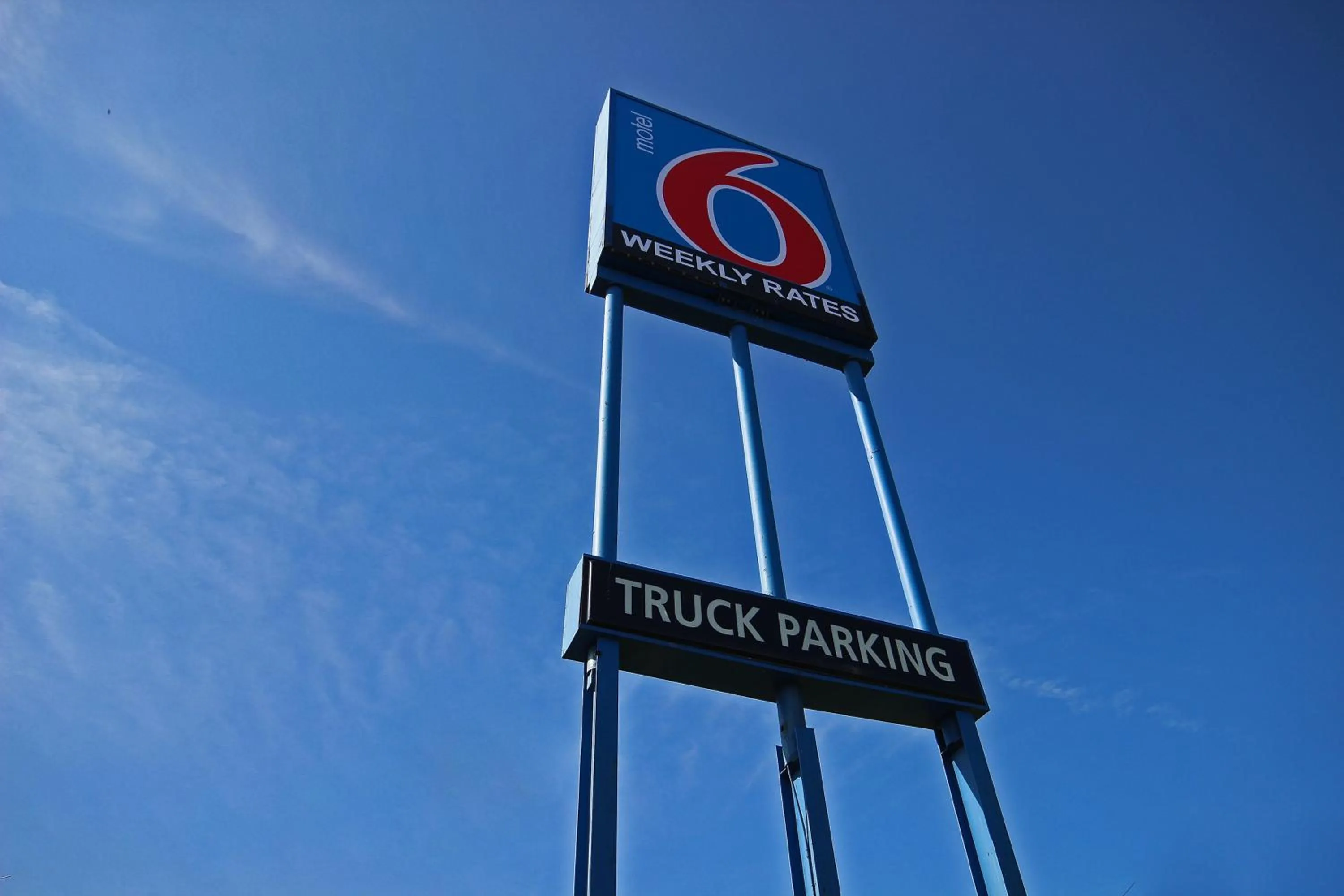 Facade/entrance in Motel 6-Lima, OH