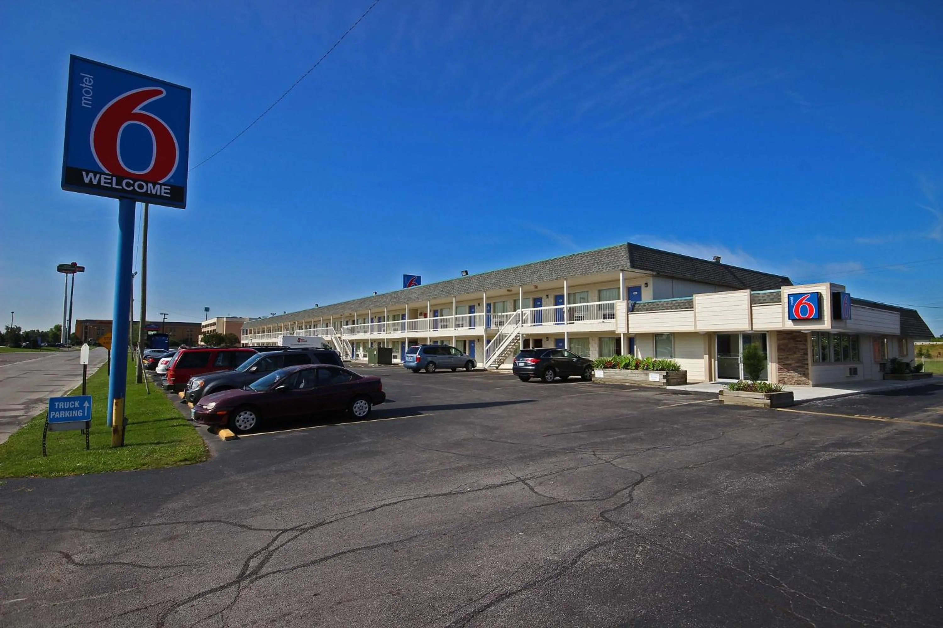 Property building in Motel 6-Lima, OH