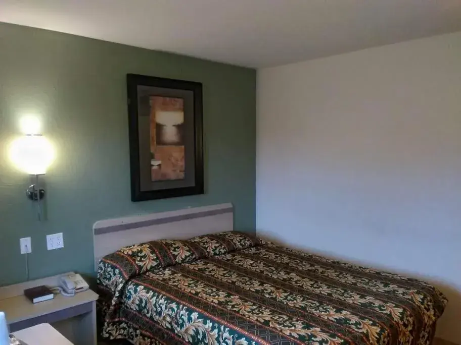 Bed in RED CARPET INN LOUISVILLE NORTH -Jeffersonville In Bed in RED CARPET INN LOUISVILLE NORTH -Jeffersonville In