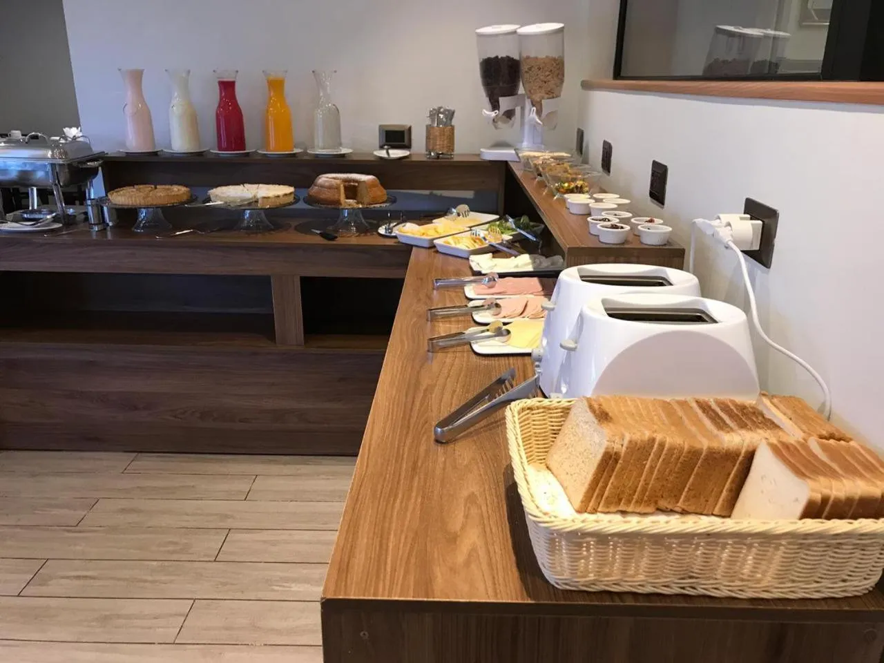 Restaurant/places to eat in KU Hotel Turismo Temuco