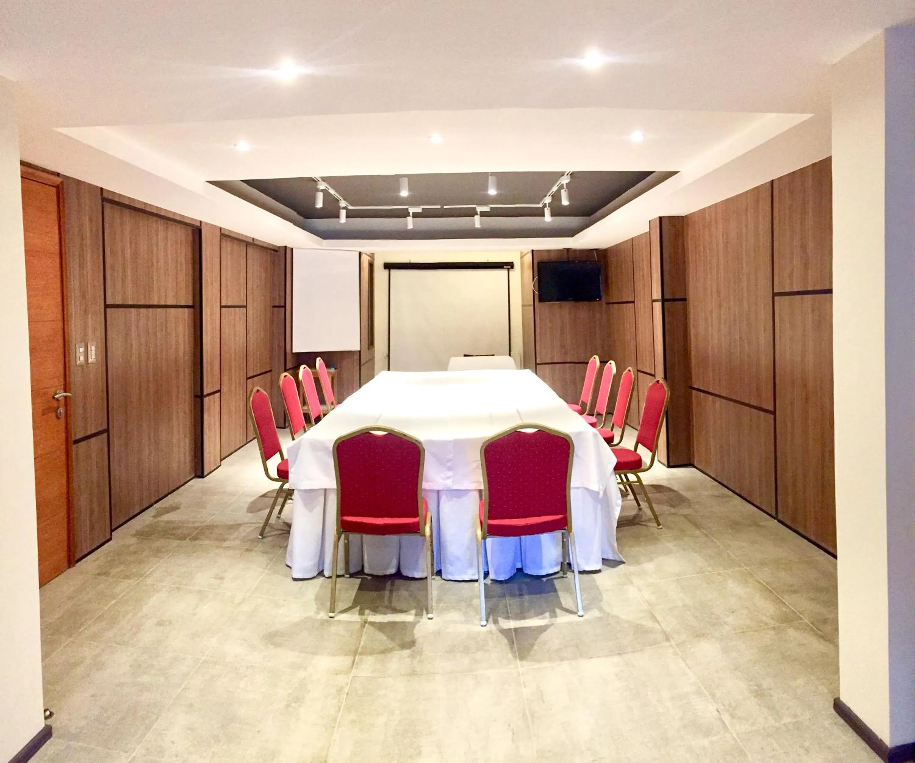 Business facilities in KU Hotel Turismo Temuco