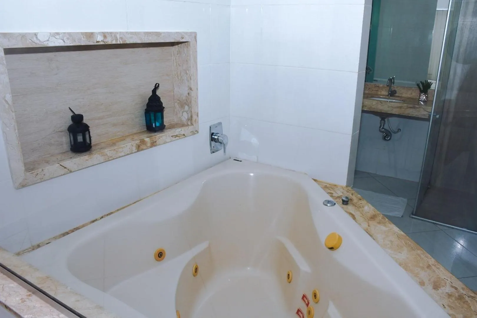 Bath in Pioneiro Hotel