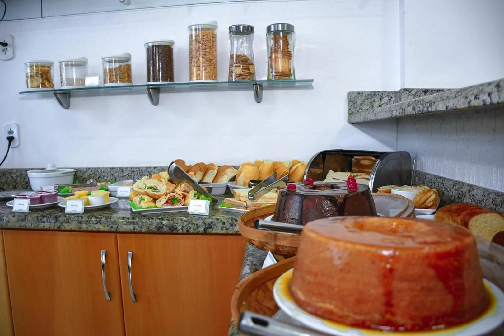 Food and drinks in Pioneiro Hotel