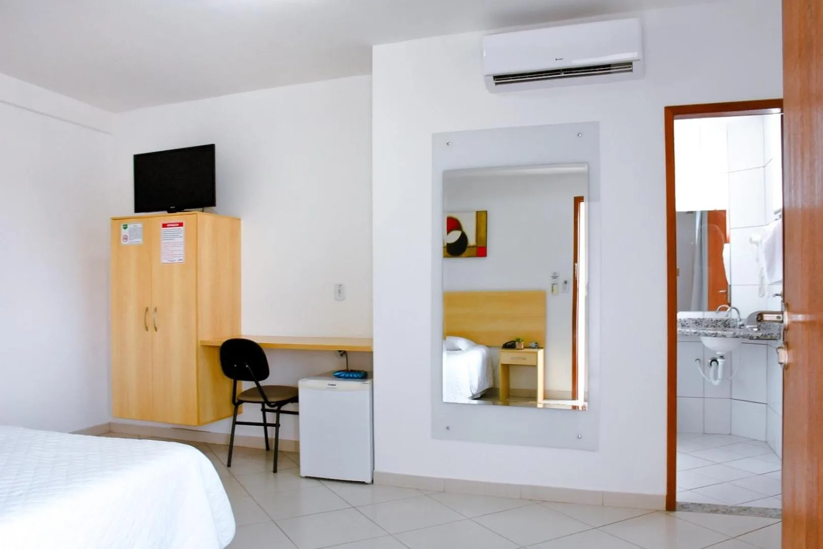 TV and multimedia, Bed in Pioneiro Hotel