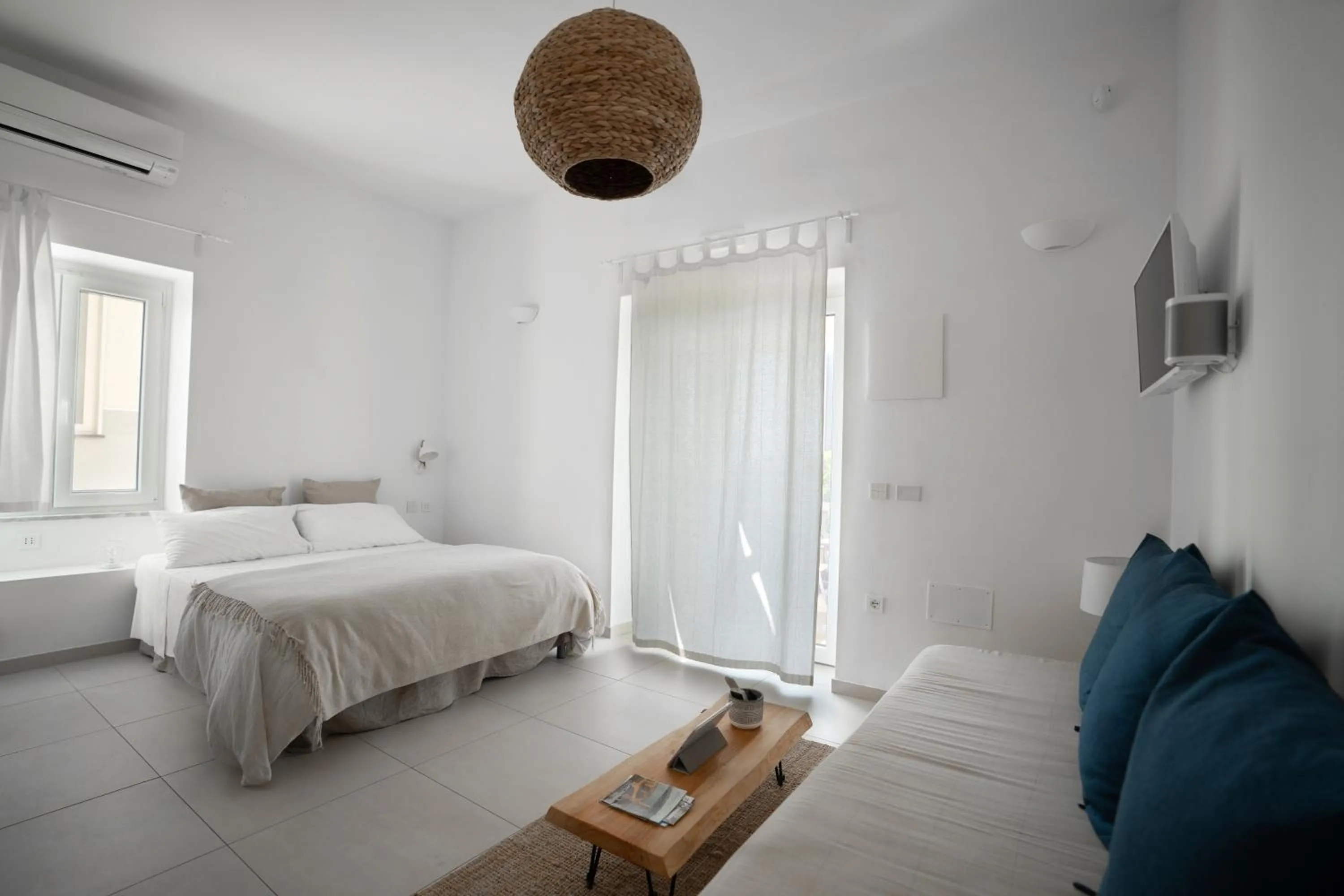 Photo of the whole room, Bed in Break for two