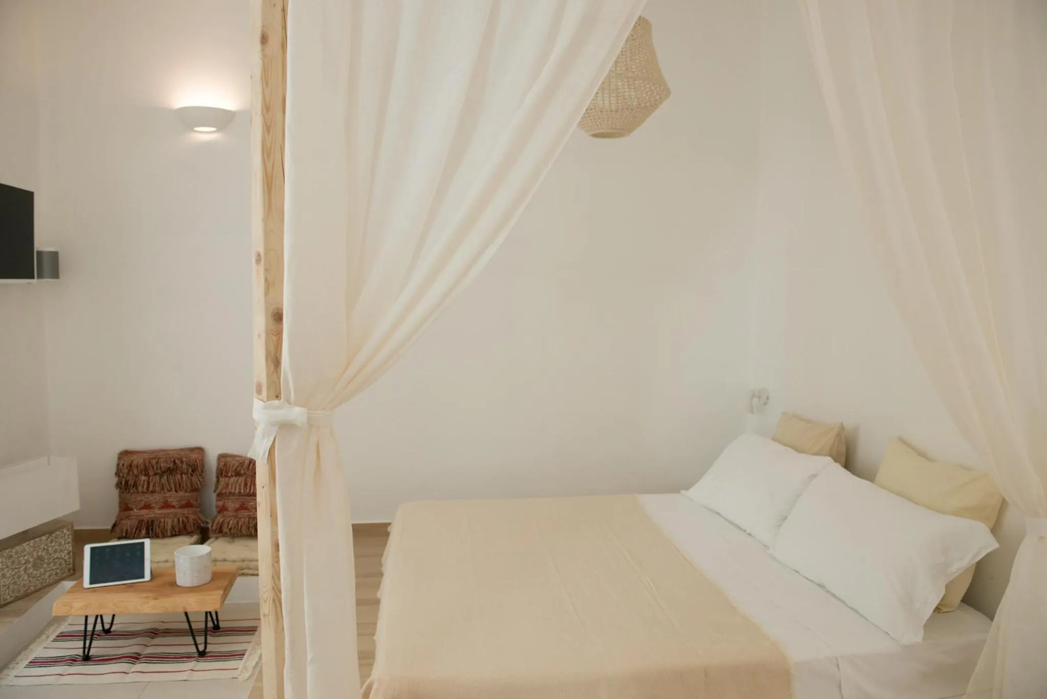 Photo of the whole room, Bed in Break for two