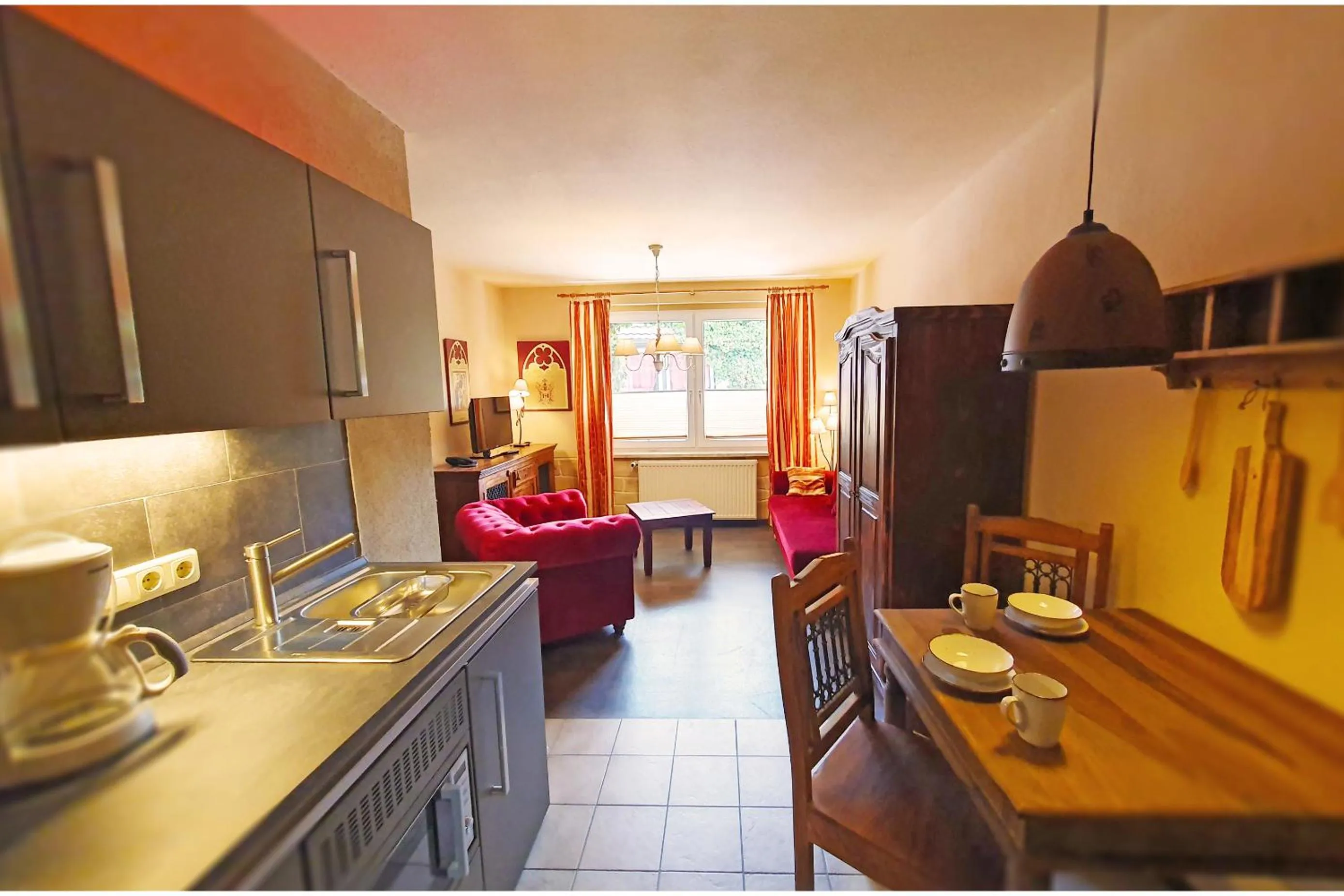 Kitchen or kitchenette in Ostsee-Rittergut-Rügen mit BinzHotel & OrdensKapelle & RomantikGut