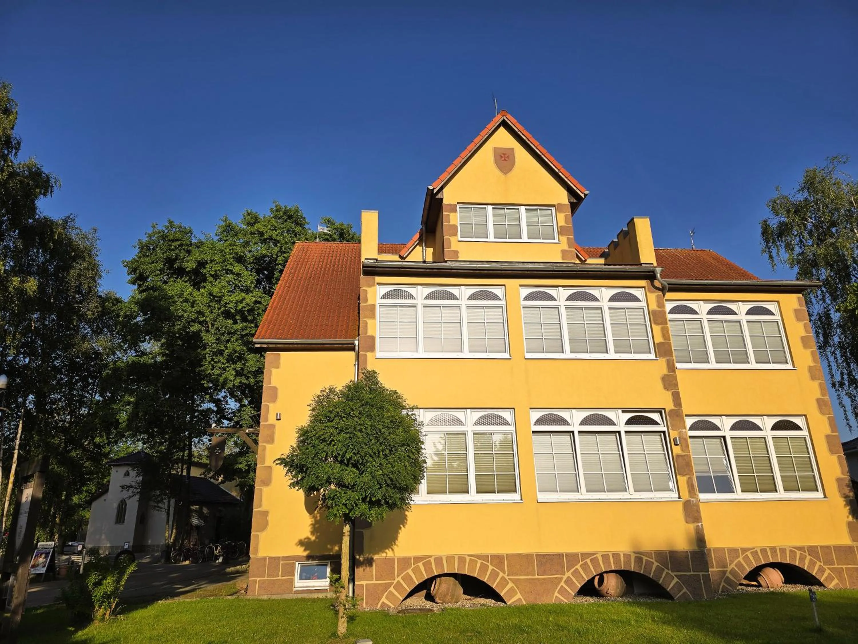 Property building in Ostsee-Rittergut-Rügen mit BinzHotel & OrdensKapelle & RomantikGut