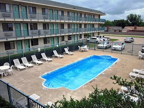 Property building, Pool View in Motel 6 Garland, TX - Dallas