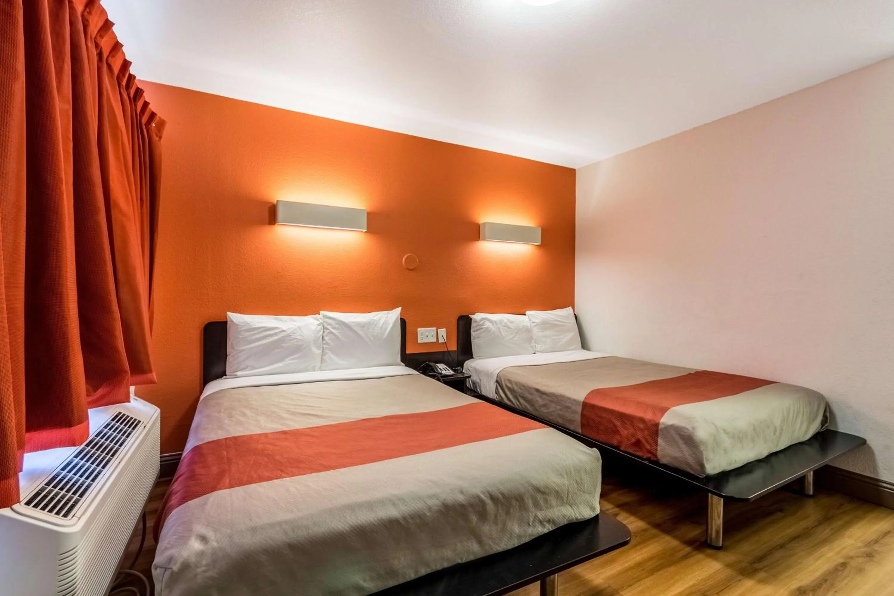 Photo of the whole room, Bed in Motel 6-Garland, TX - Dallas