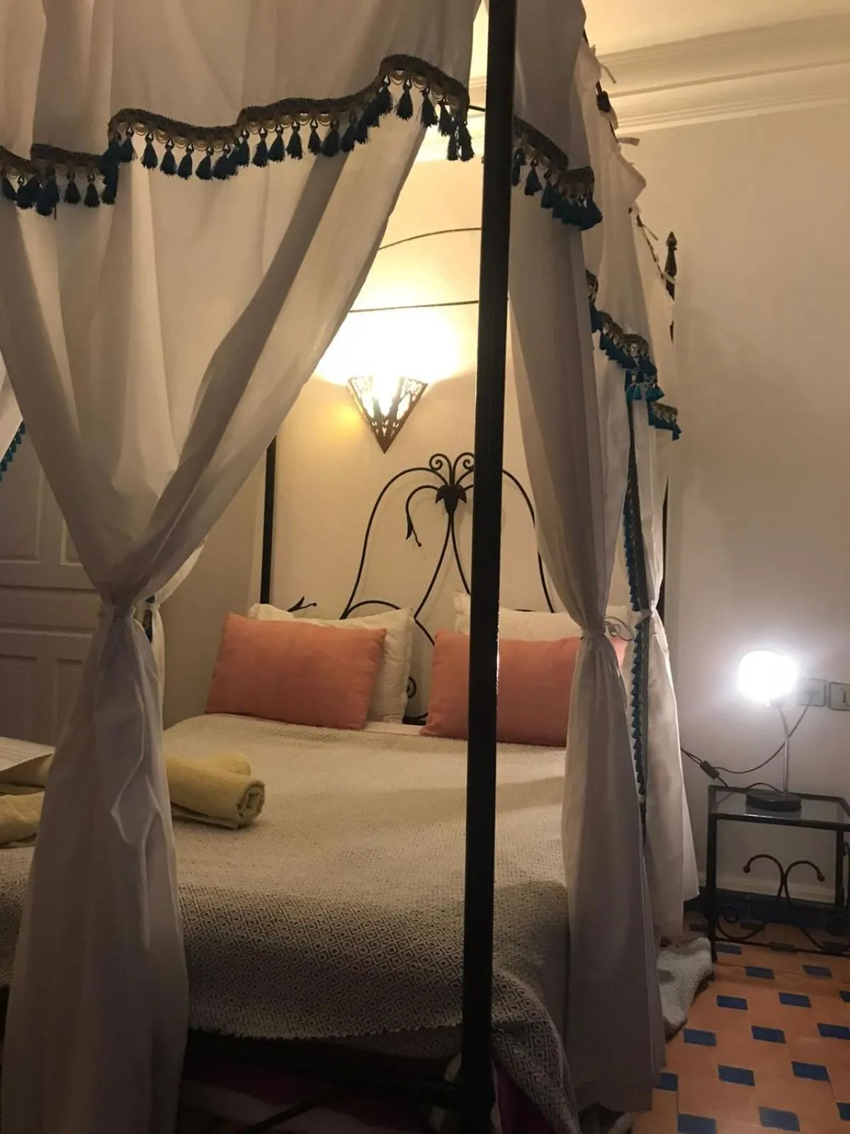 Bed in Hôtel Riad Gnaoua