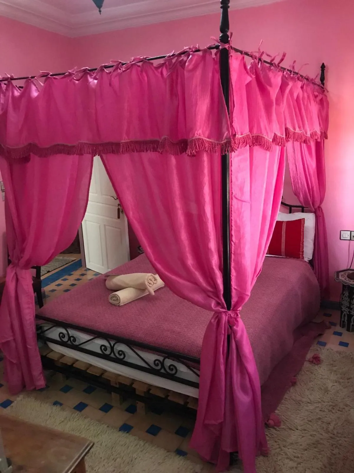 Bed in Hôtel Riad Gnaoua