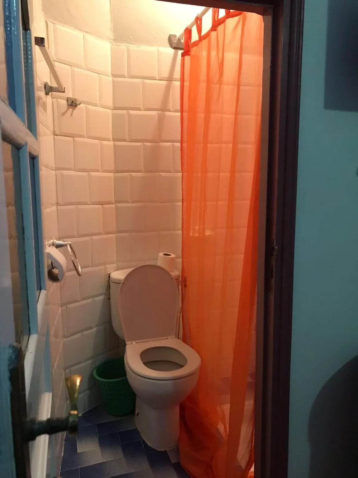 Shower in Hôtel Riad Gnaoua