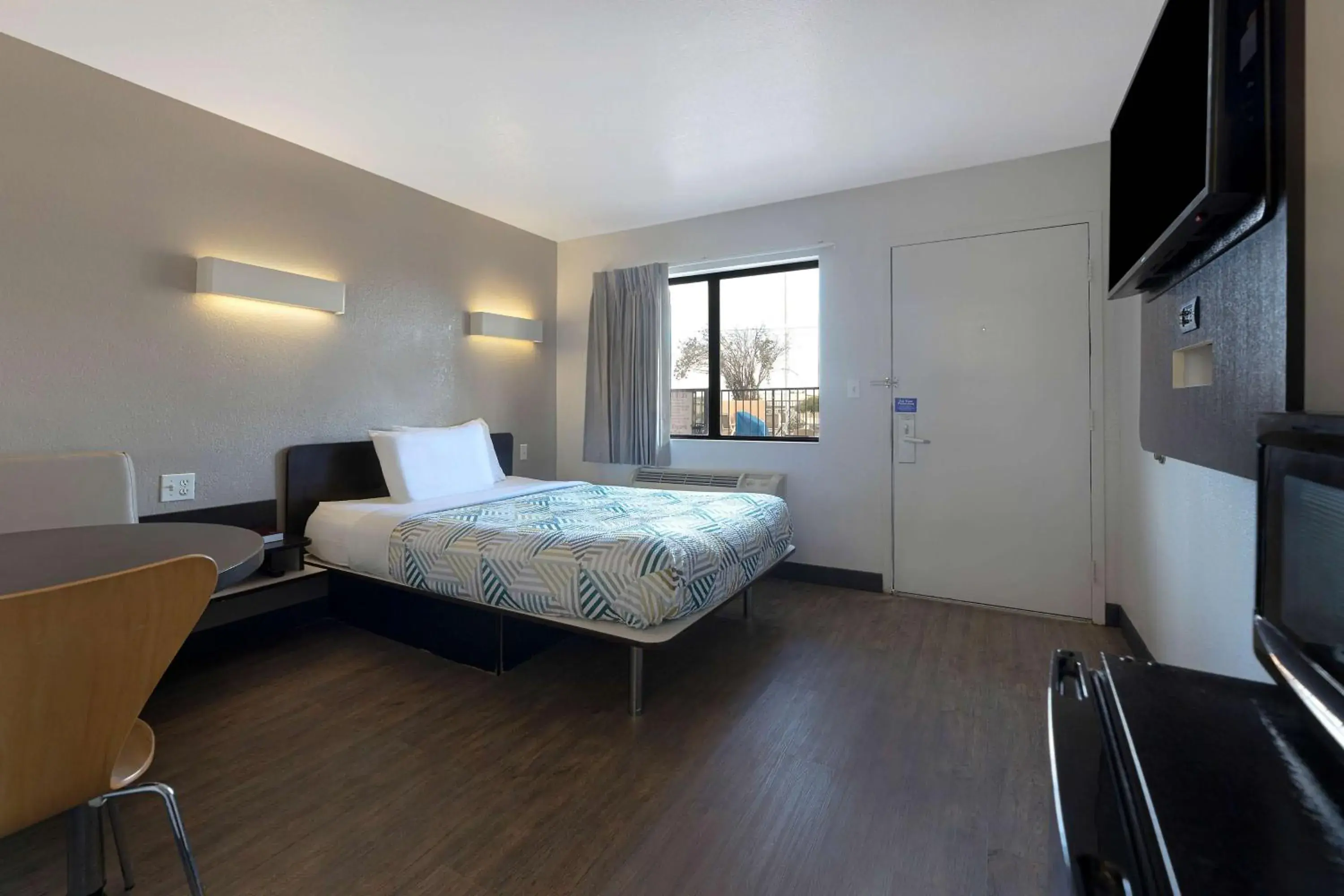 Photo of the whole room, Bed in Motel 6-San Antonio, TX - West SeaWorld Photo of the whole room, Bed in Motel 6-San Antonio, TX - West SeaWorld