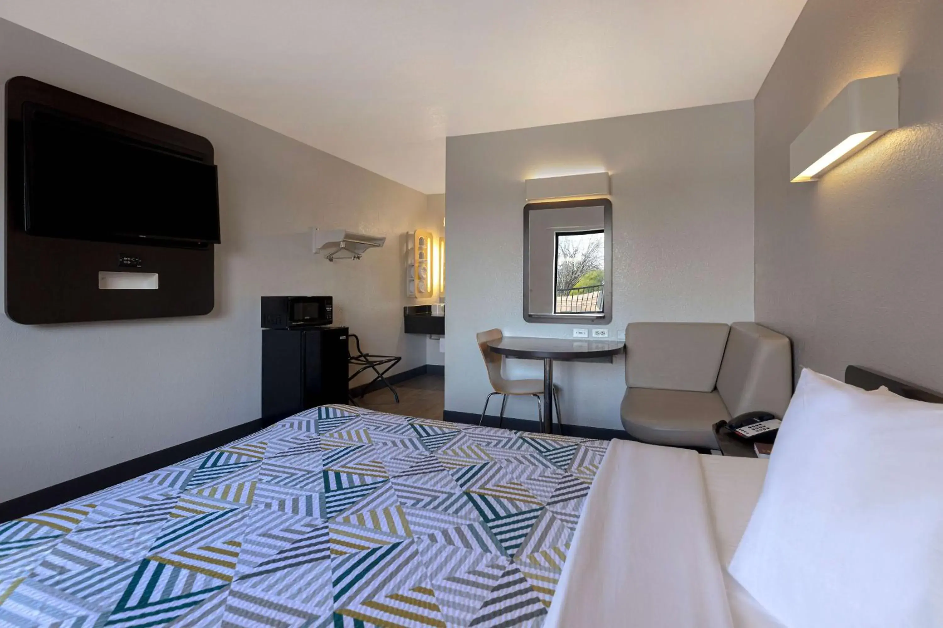 Photo of the whole room, Bed in Motel 6-San Antonio, TX - West SeaWorld Photo of the whole room, Bed in Motel 6-San Antonio, TX - West SeaWorld