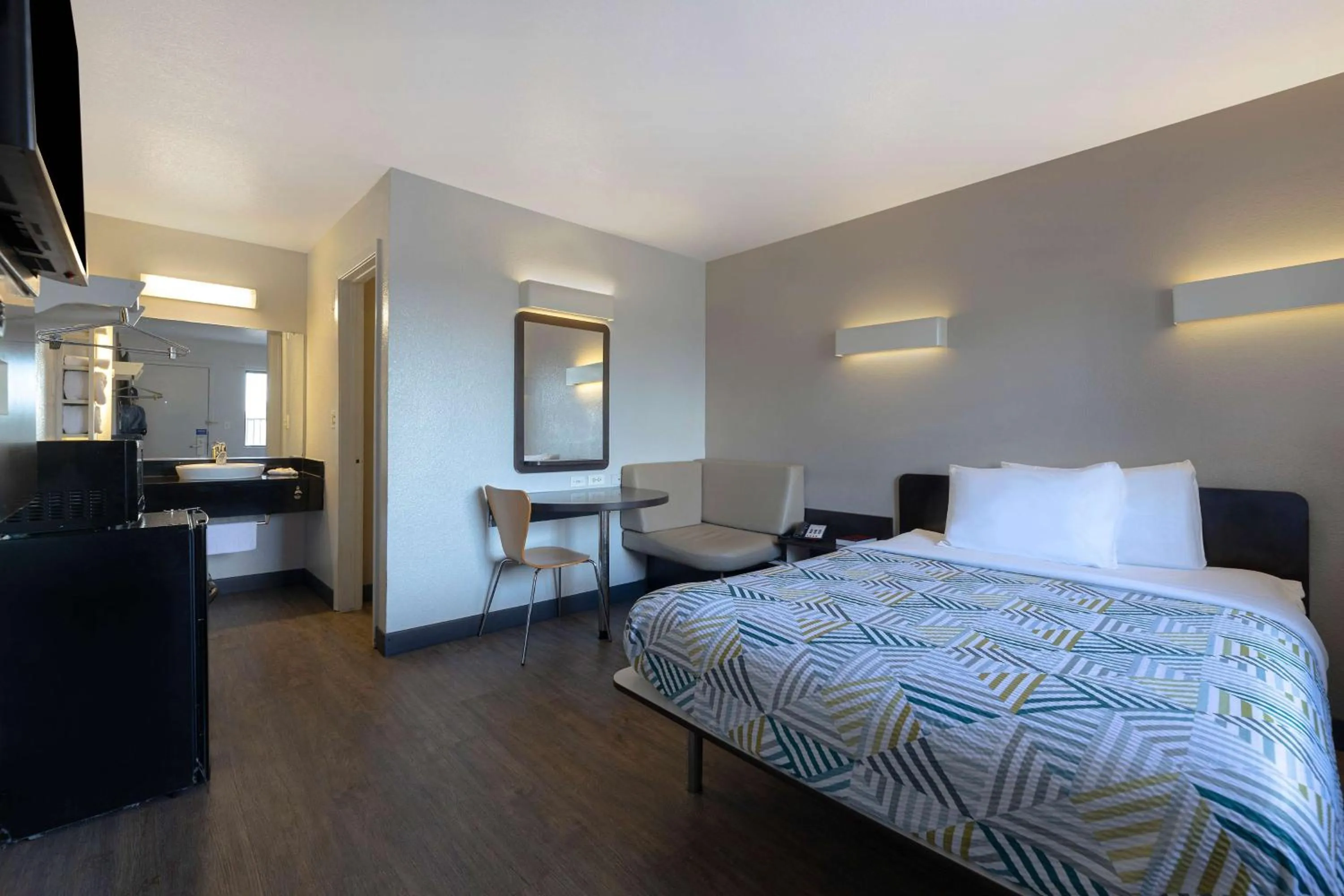 Photo of the whole room, Bed in Motel 6-San Antonio, TX - West SeaWorld