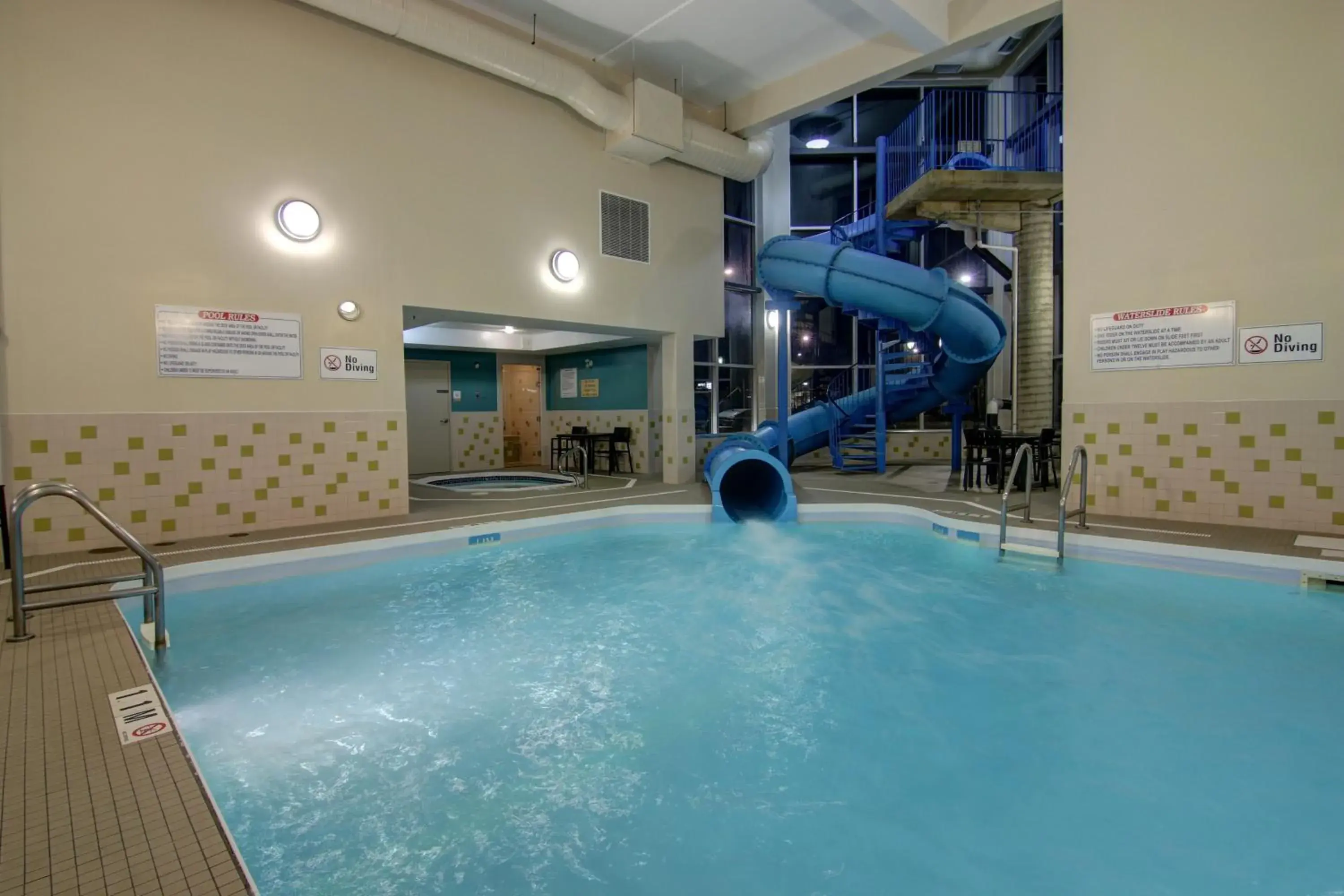 Swimming pool in Best Western Plus Brandon Inn Swimming pool in Best Western Plus Brandon Inn