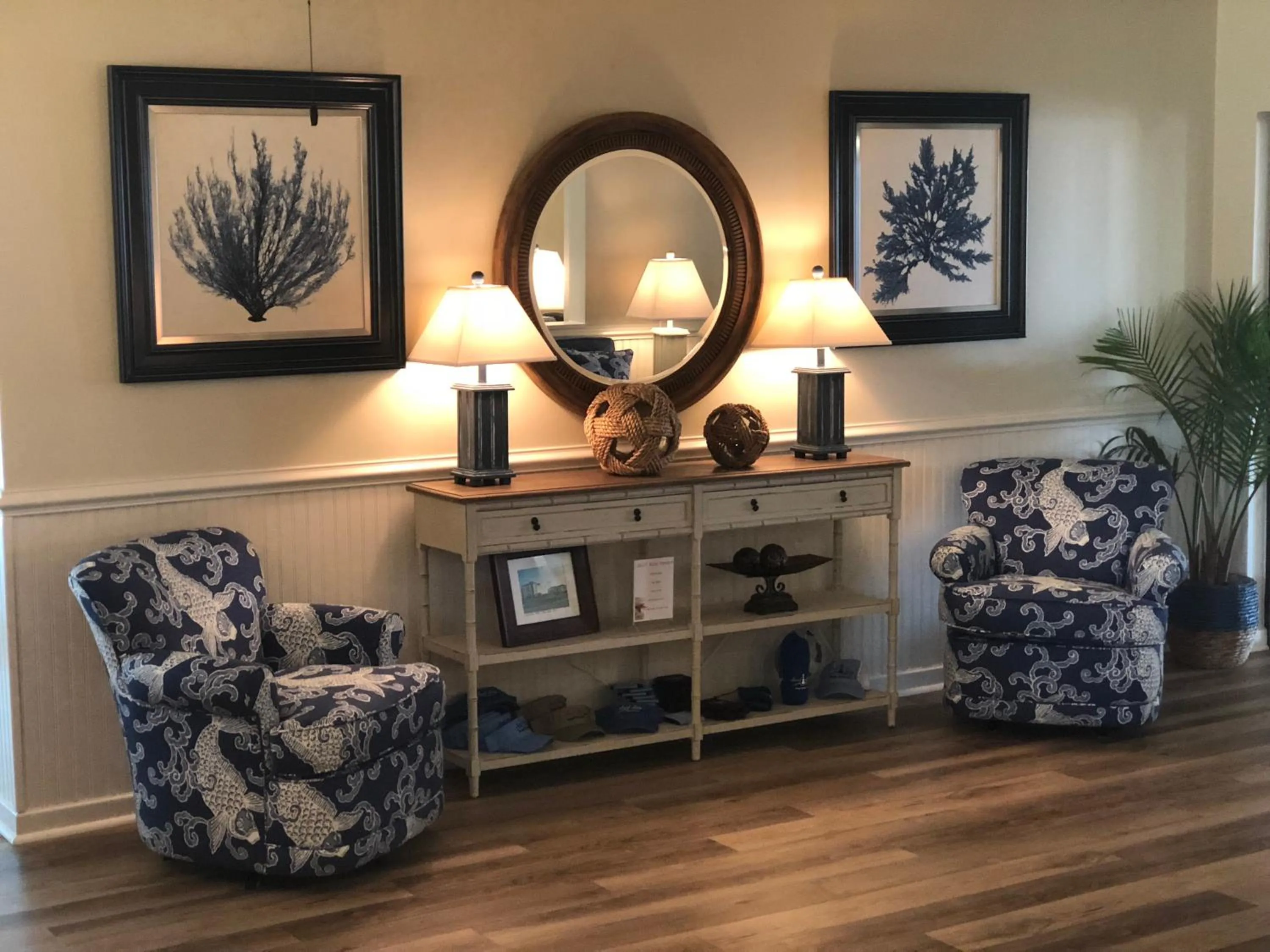 Lobby or reception in Surf Side Hotel