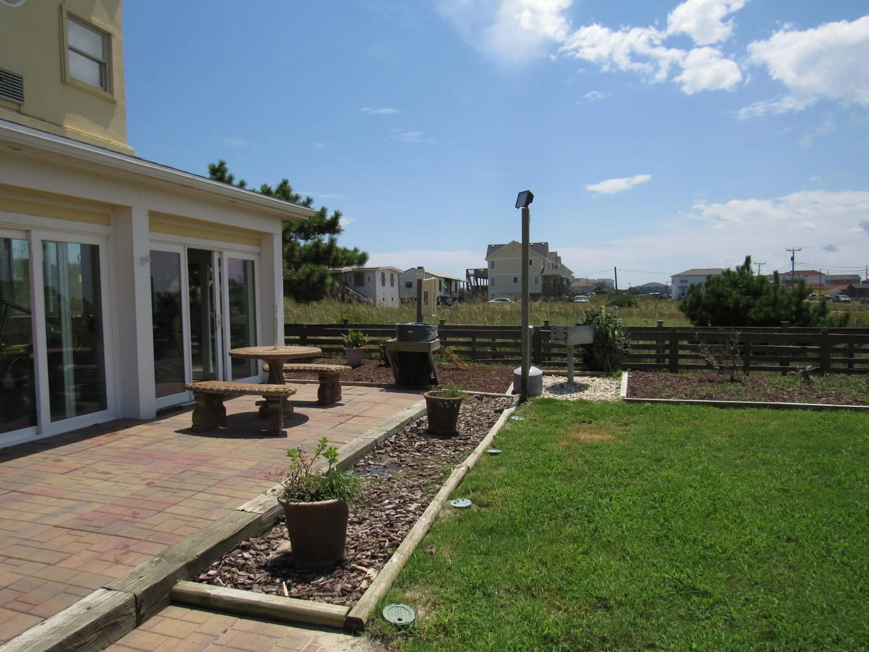 BBQ facilities in Surf Side Hotel