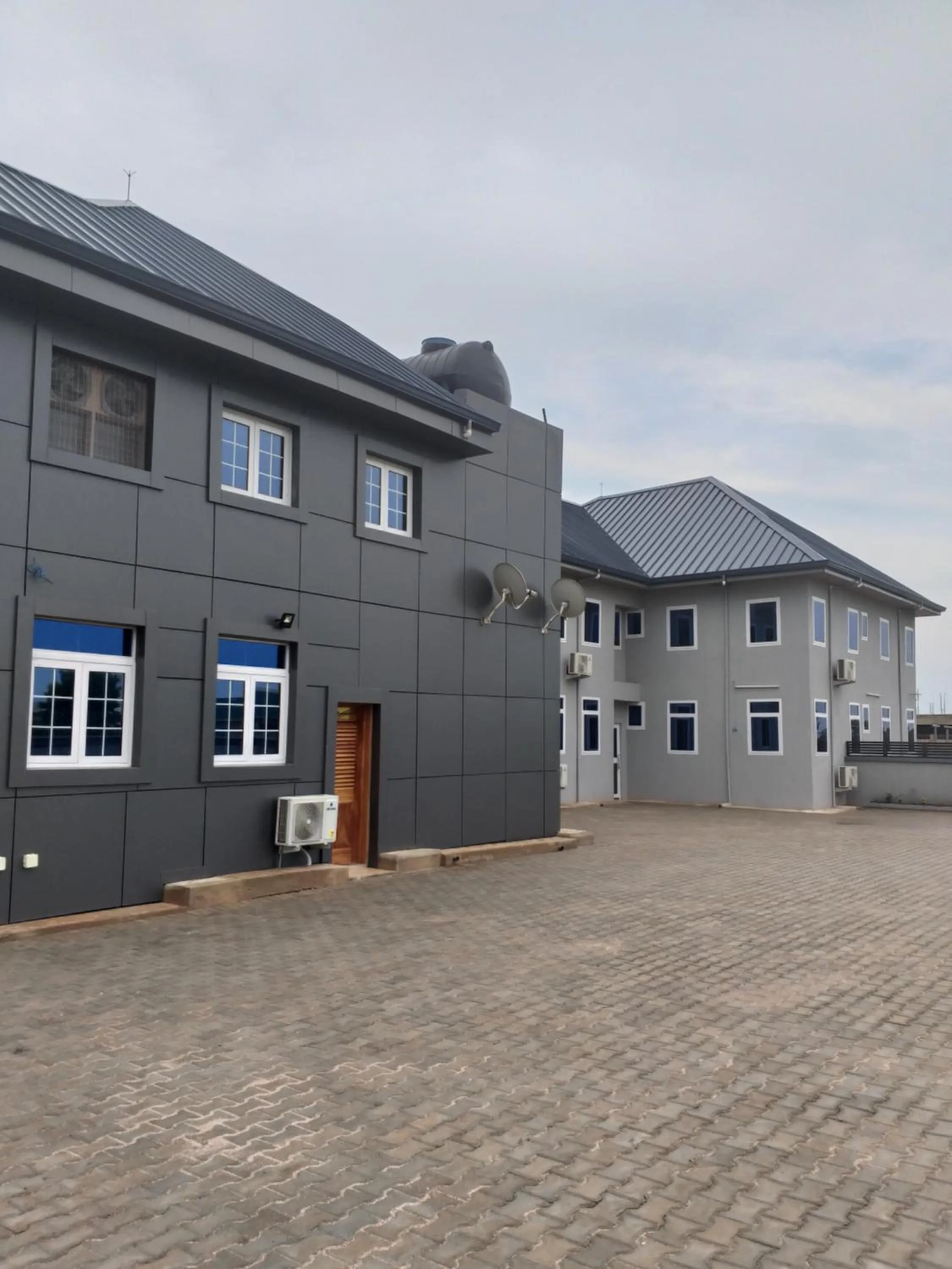 Property building in Jeyads Lodge