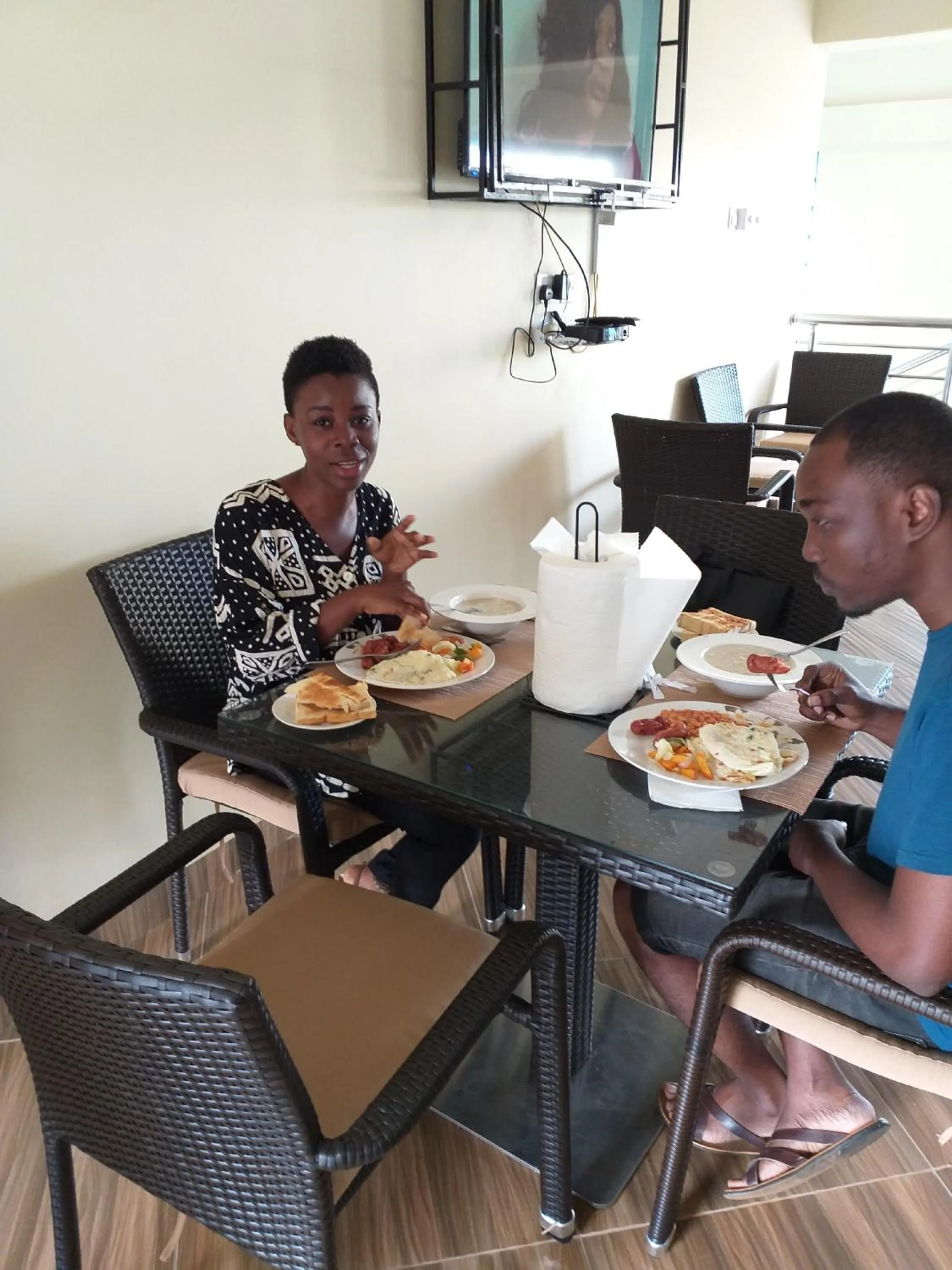 Restaurant/places to eat in Jeyads Lodge