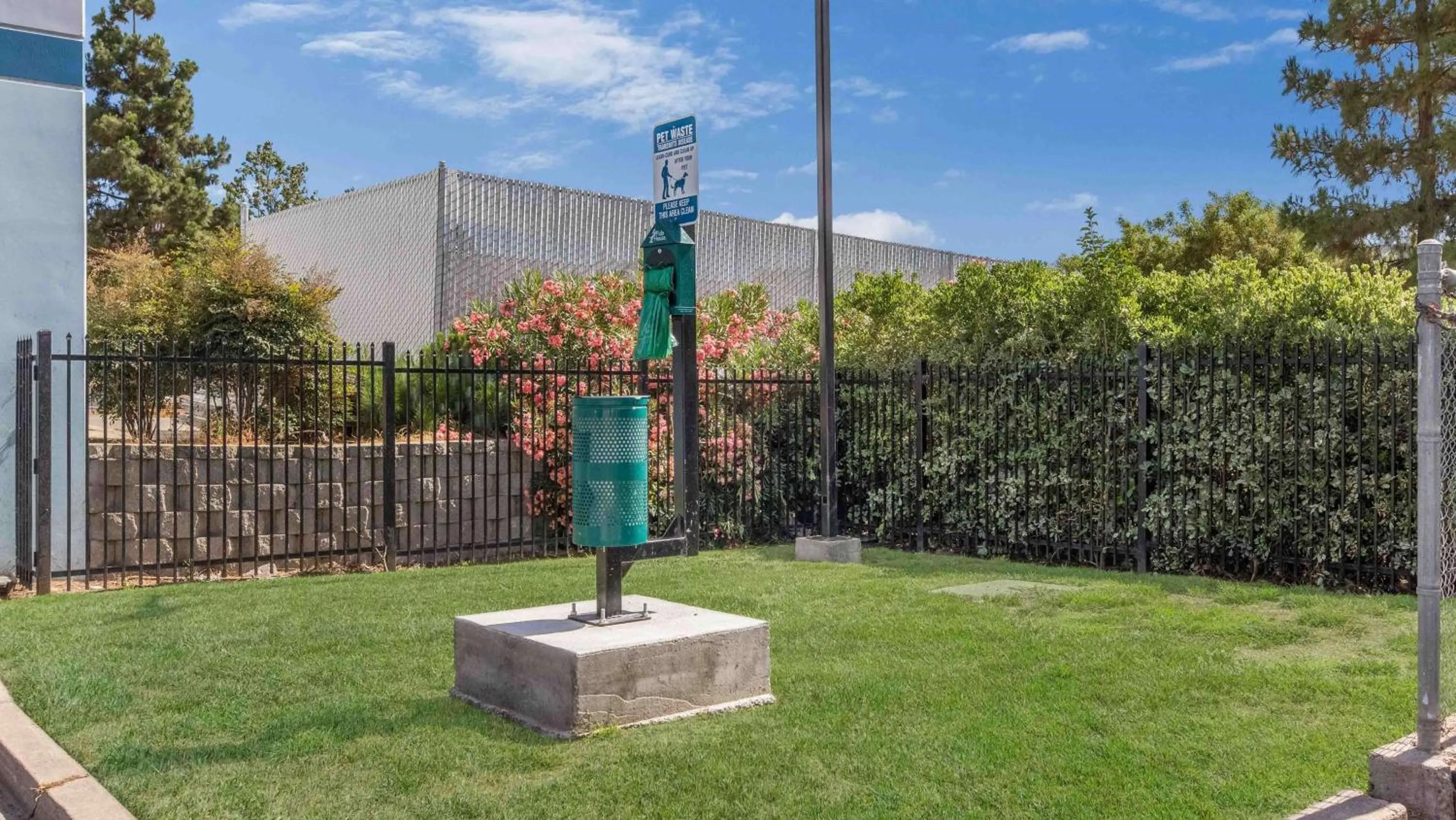 Property building in Motel 6-Fremont, CA - South