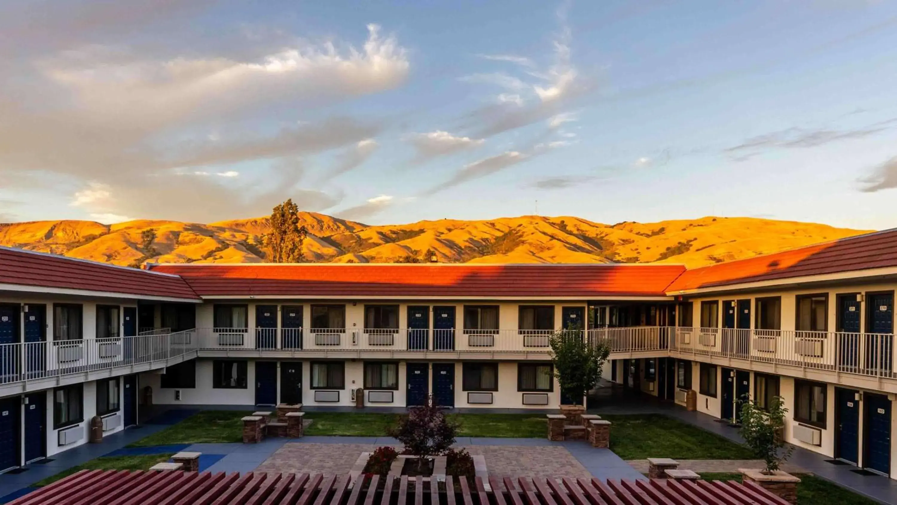 Property building in Motel 6-Fremont, CA - South Property building in Motel 6-Fremont, CA - South