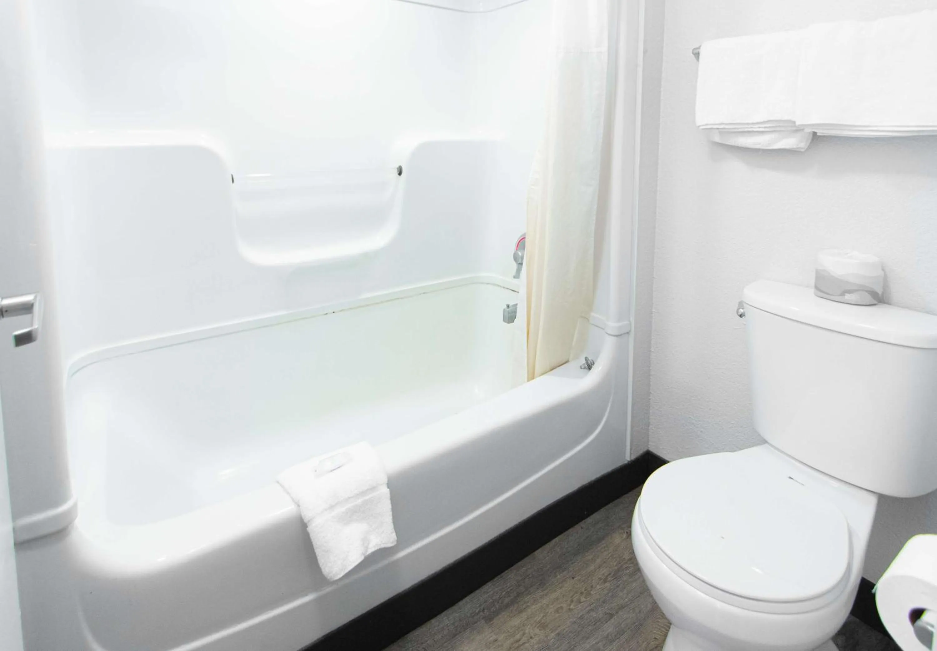 Bathroom in Motel 6-Lantana West Palm Beach, FL