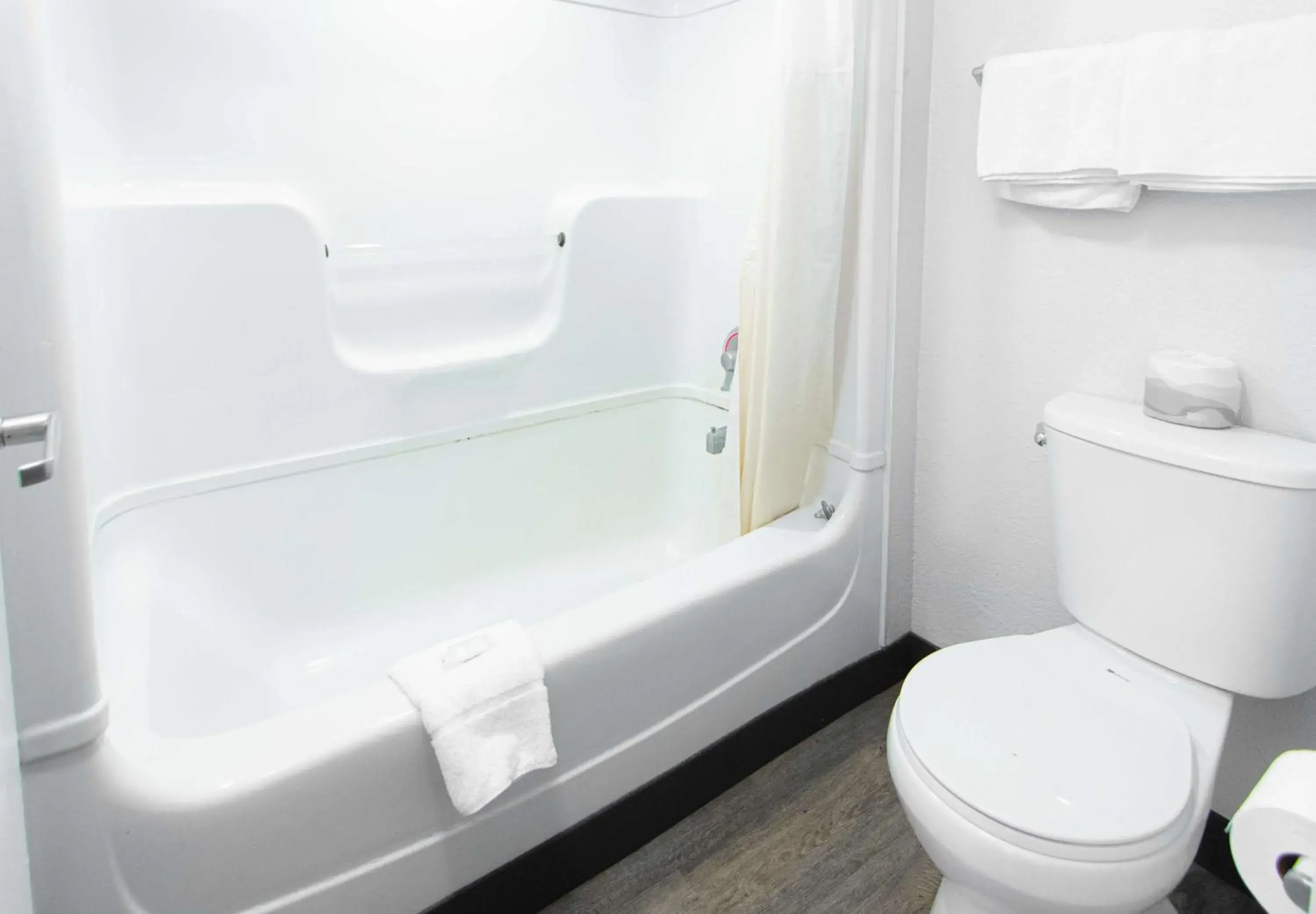 Queen Room in Motel 6-Lantana West Palm Beach, FL Queen Room in Motel 6-Lantana West Palm Beach, FL