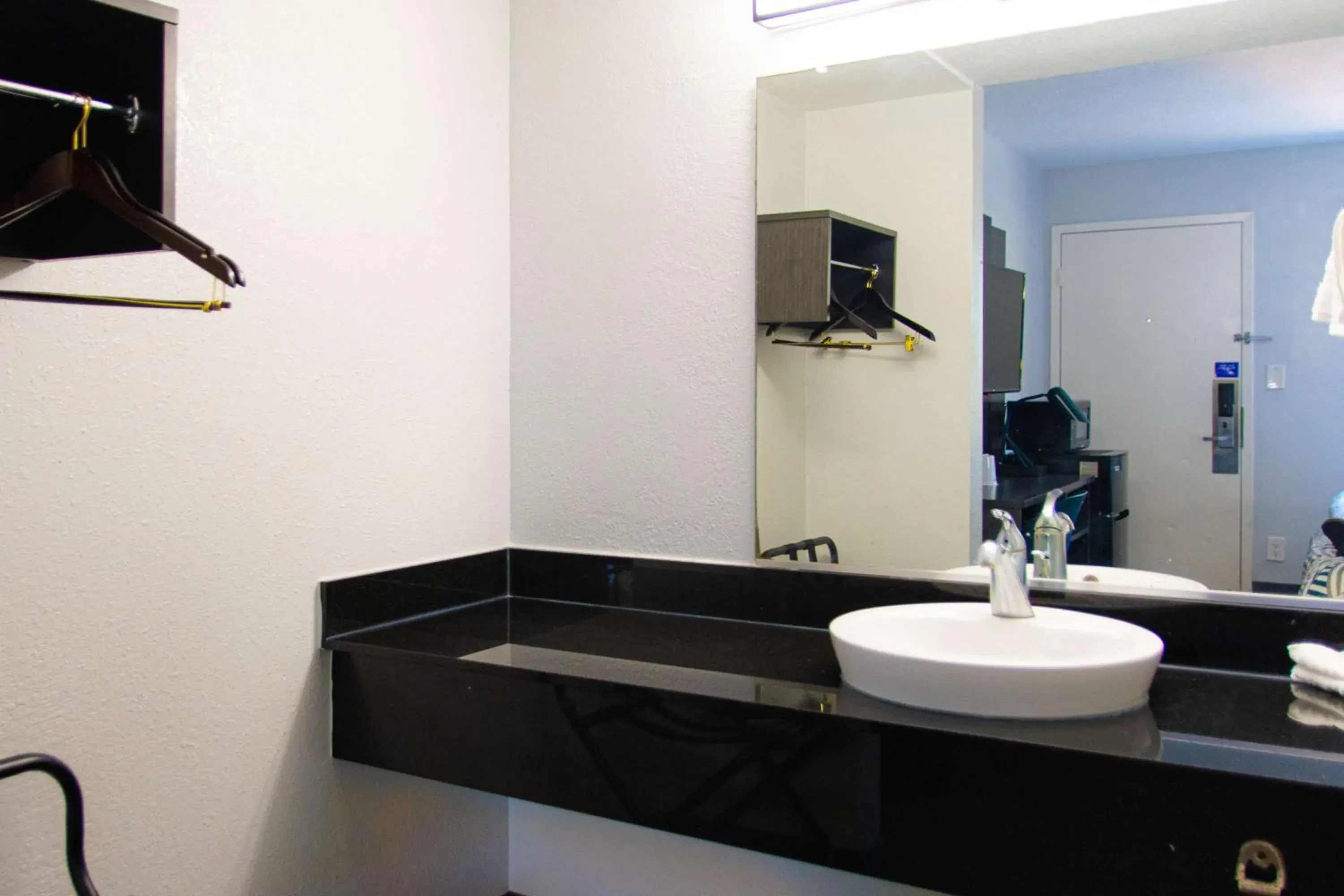 Premium Quadruple Room in Motel 6-Lantana West Palm Beach, FL Premium Quadruple Room in Motel 6-Lantana West Palm Beach, FL