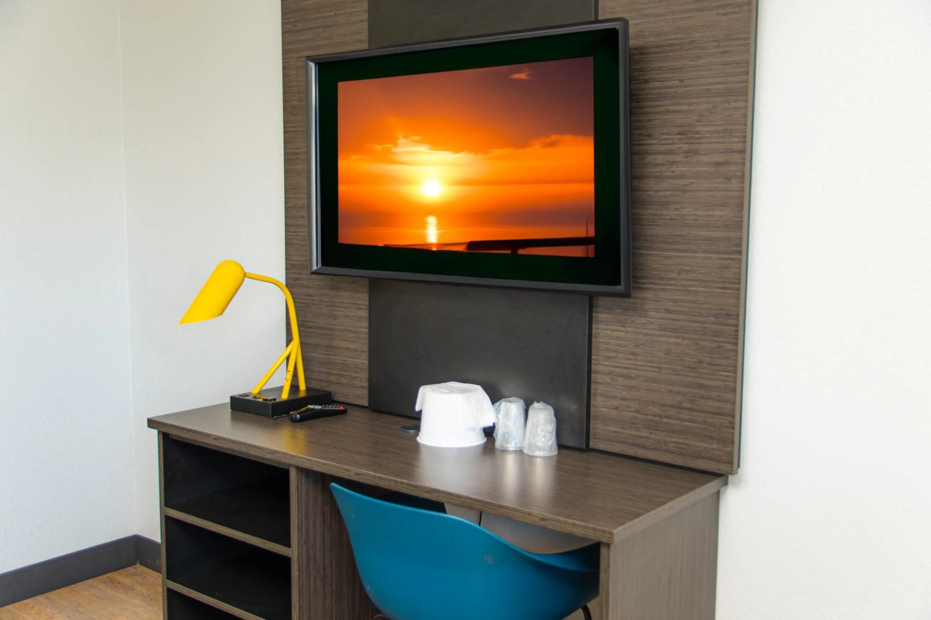 Bedroom in Motel 6-Lantana West Palm Beach, FL