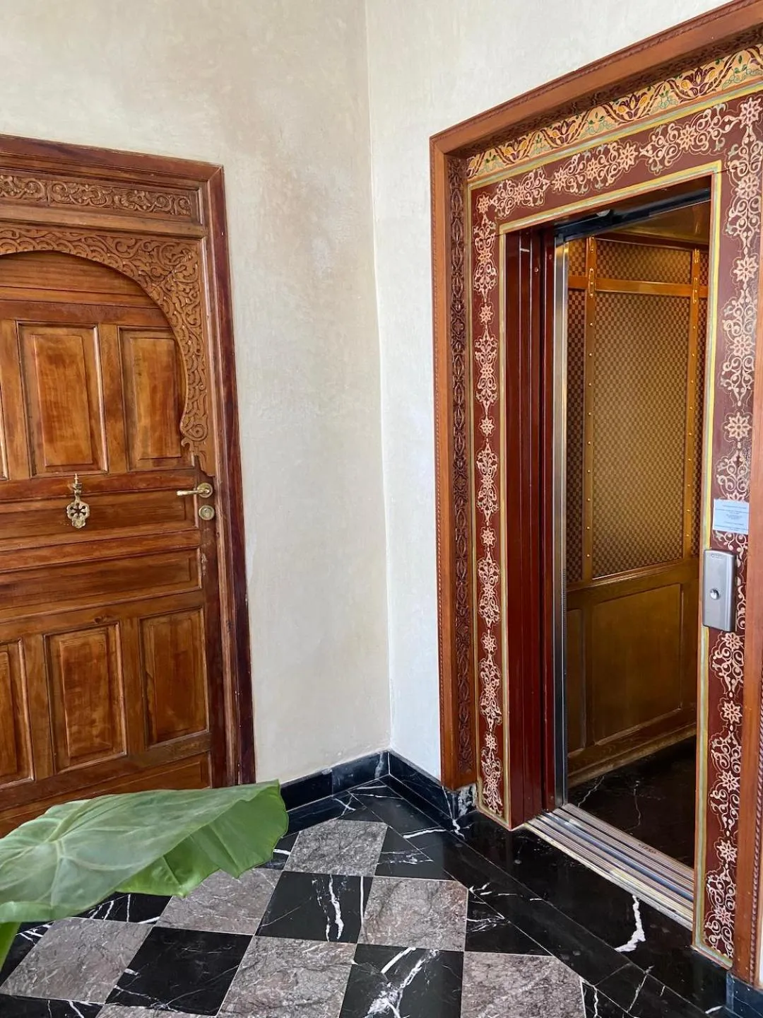 elevator in Riad Mayfez Suites & Spa