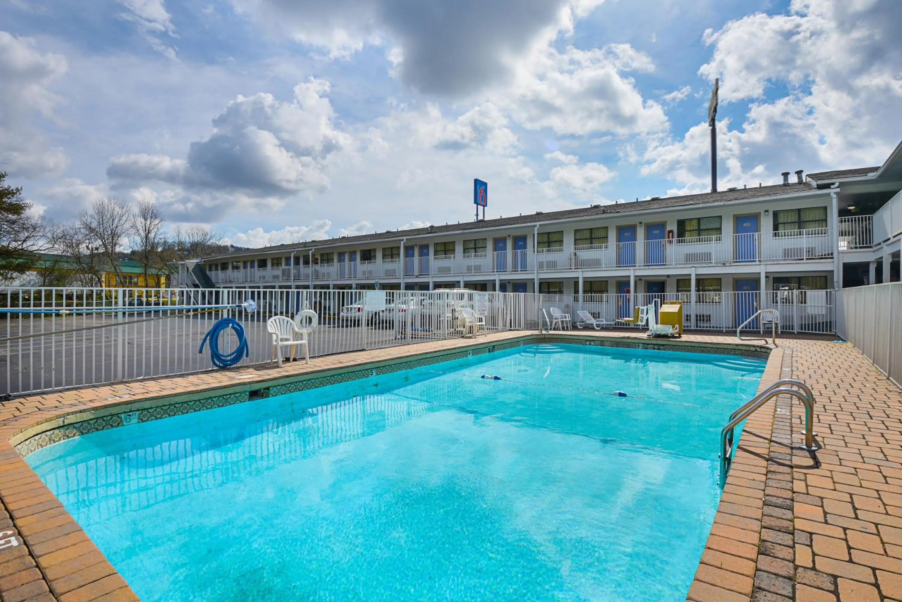 Swimming pool in Motel 6 Chattanooga, TN