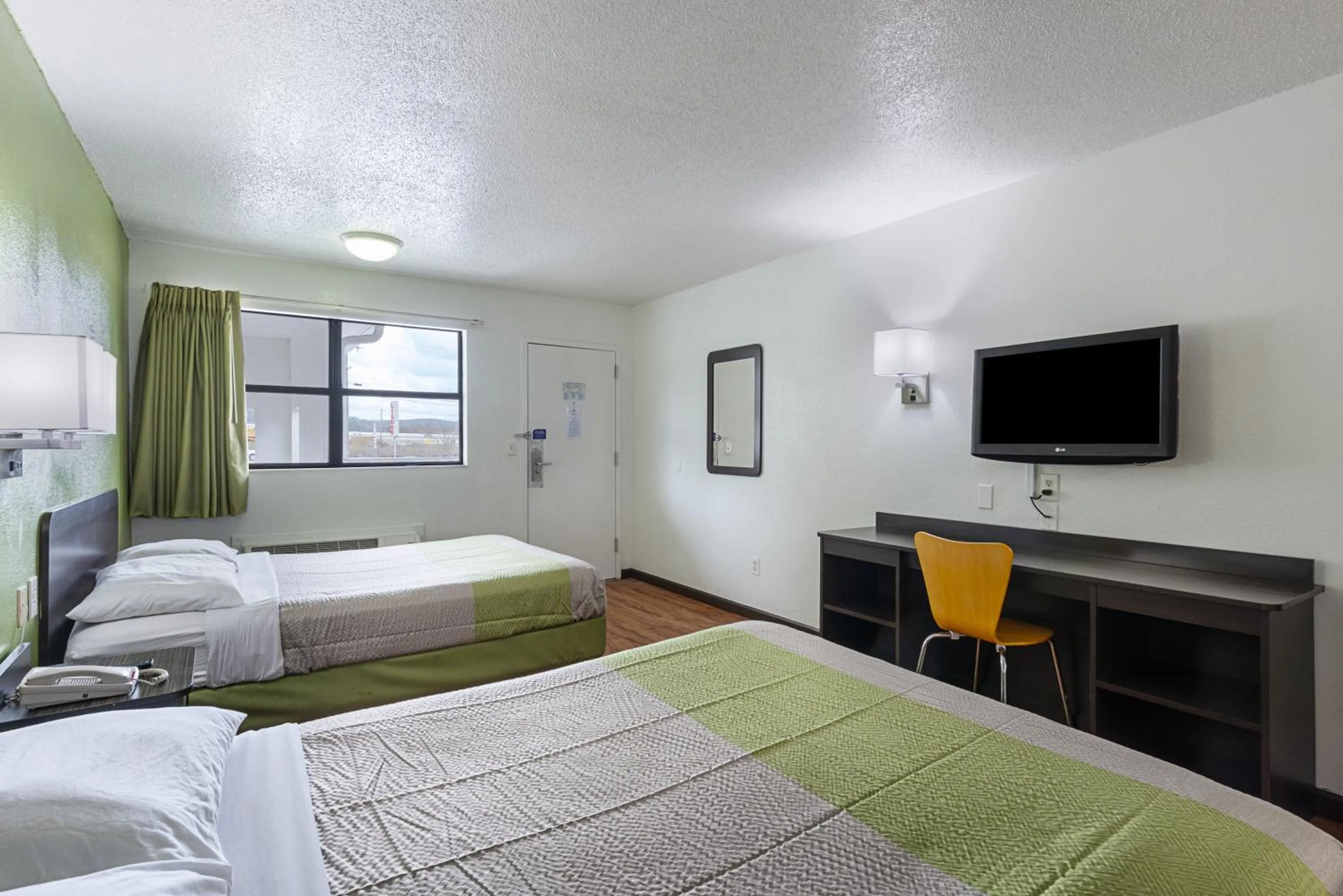 Bed in Motel 6 Chattanooga, TN