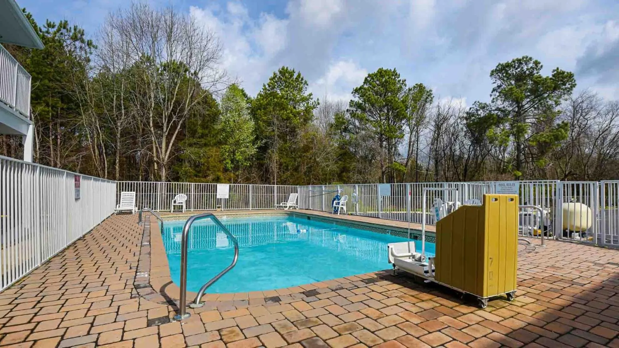 Swimming pool in Motel 6 Chattanooga, TN
