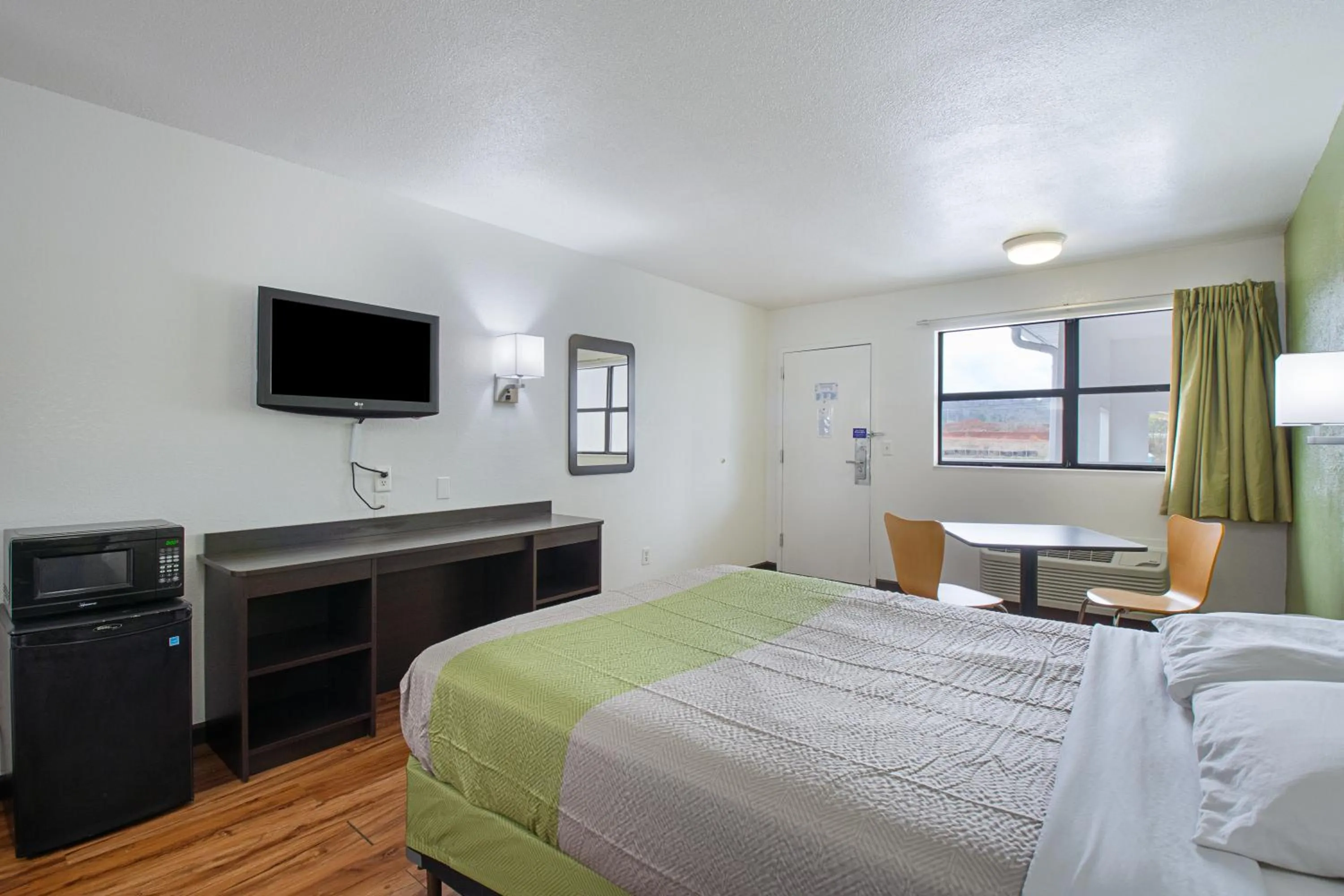 Bedroom, Bed in Motel 6 Chattanooga, TN